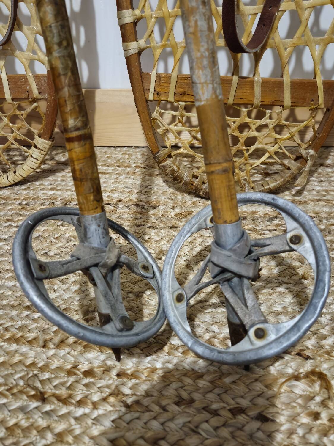 Raquettes de neige et bâtons Canada vintage