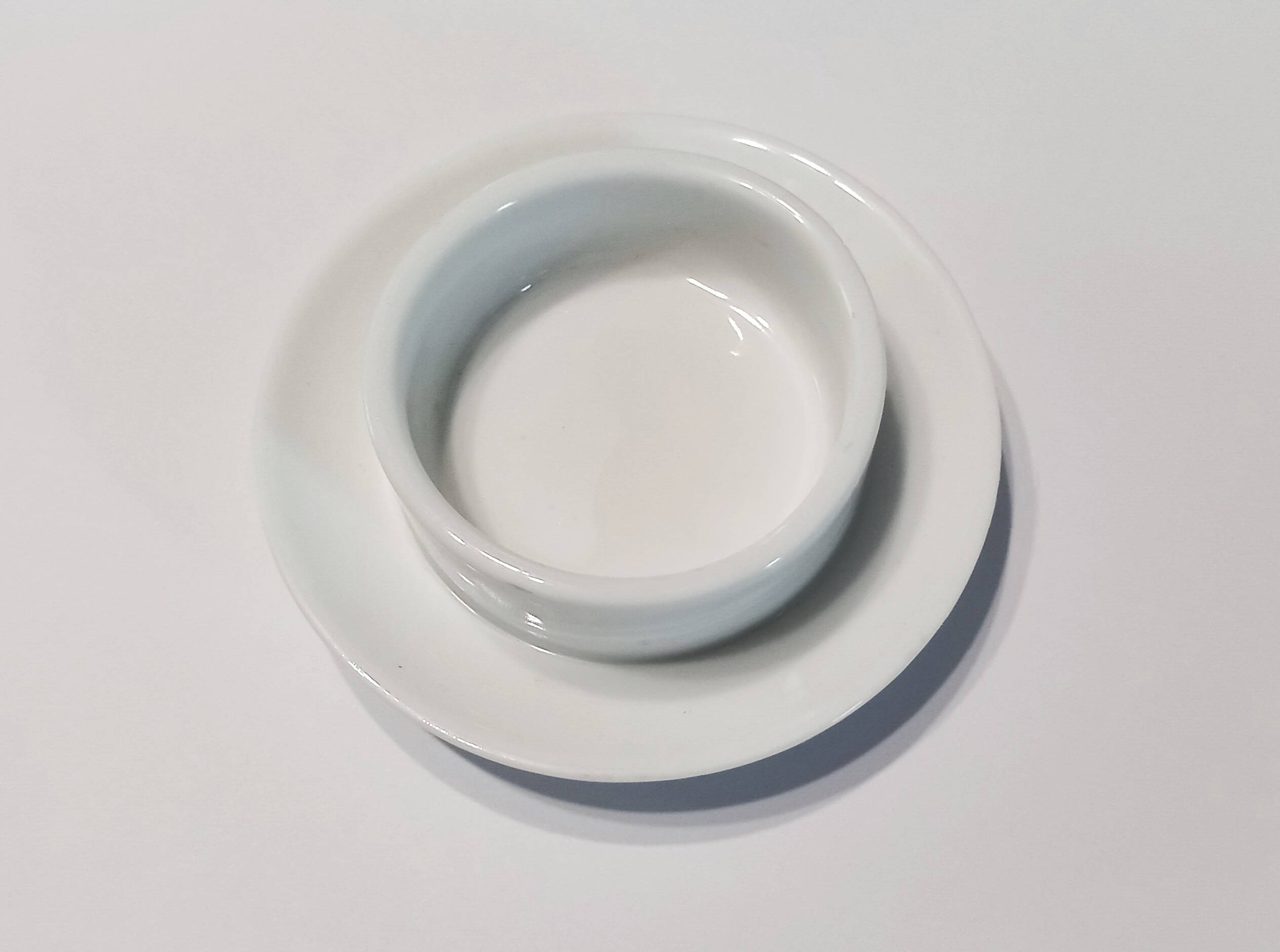 Small butter dish in porcelain