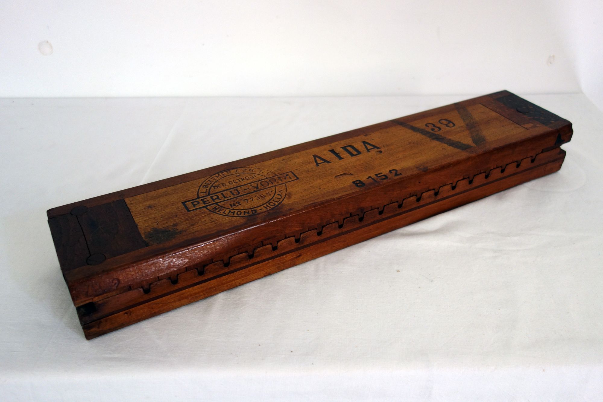 Old Perlu Vorm beech cigar mold or press, Holland circa 1950