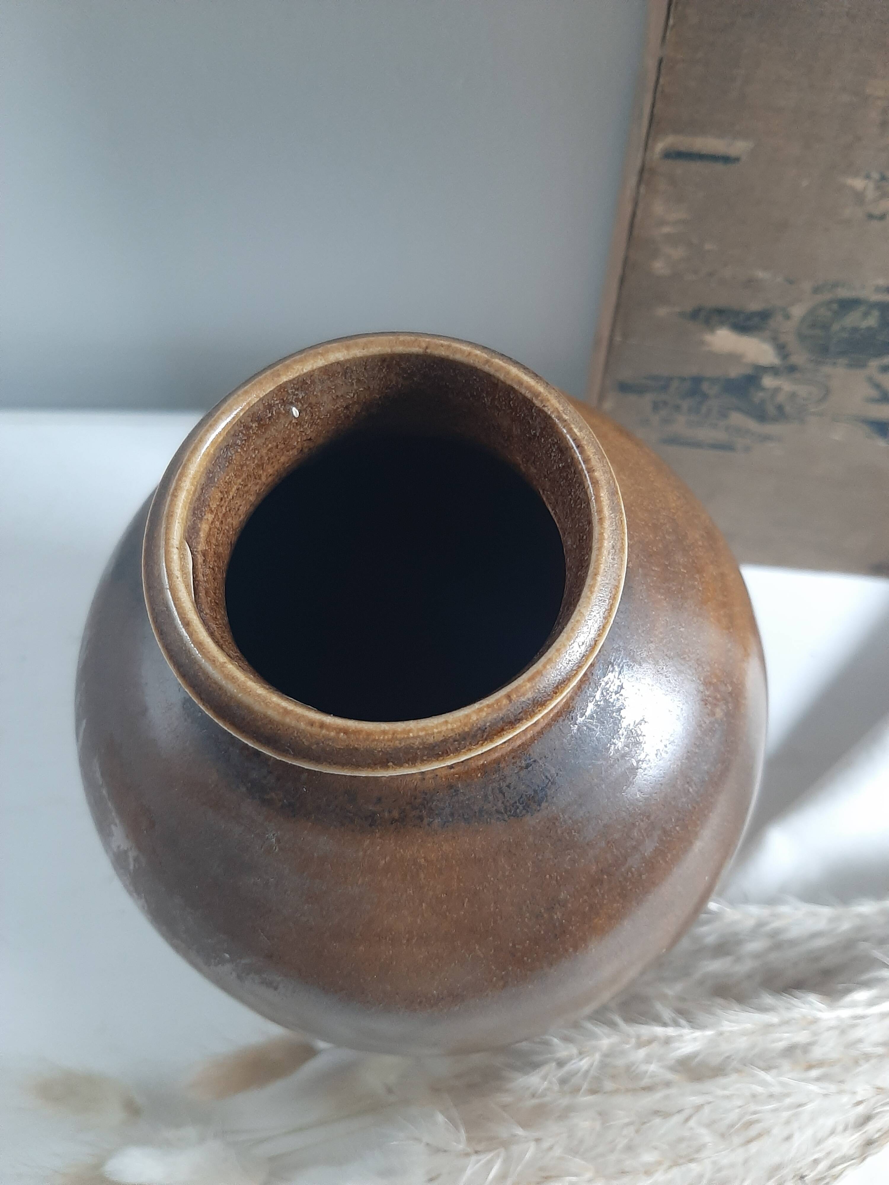 Brown vase signed Barotte