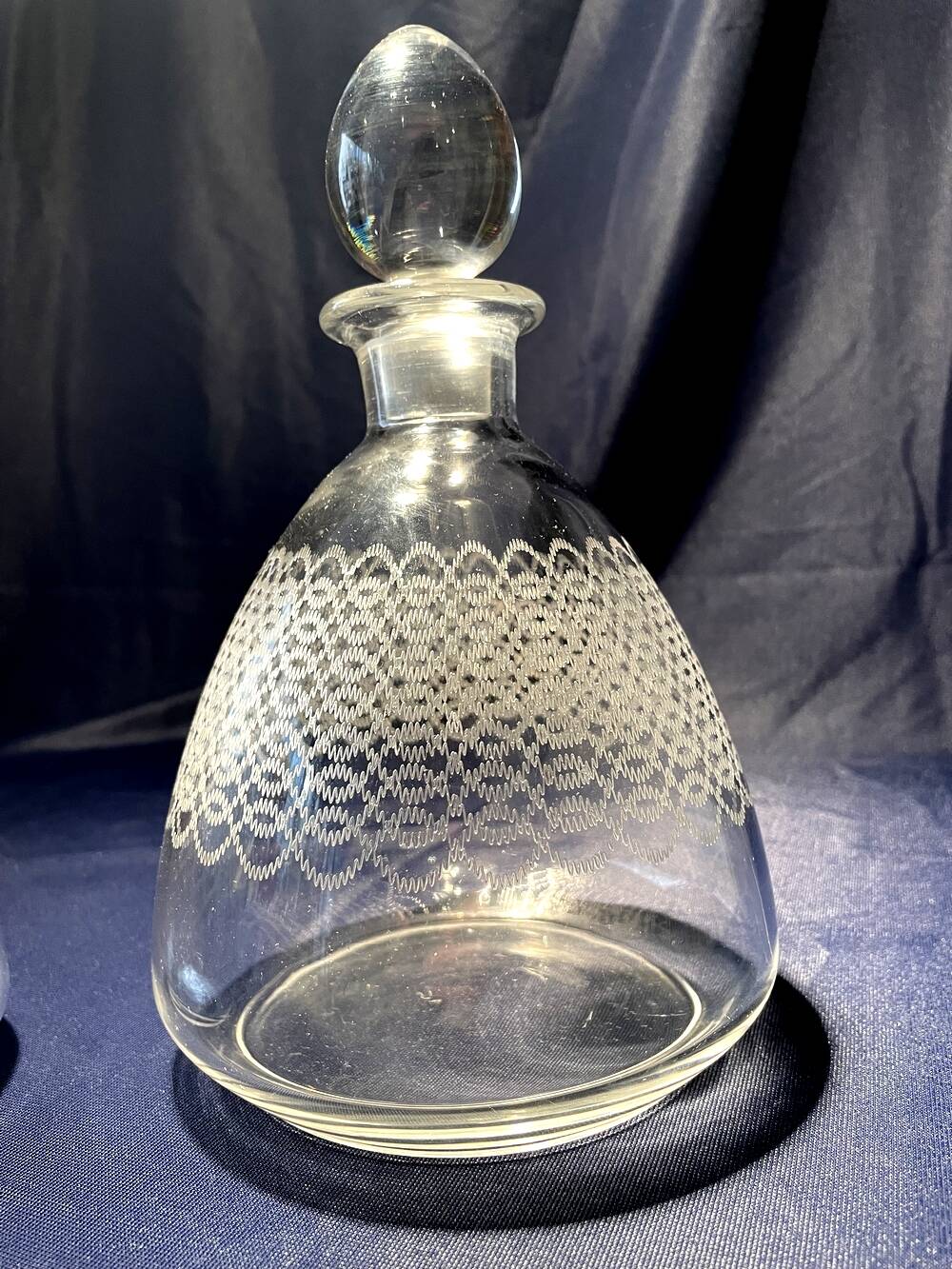 2 ENGRAVED GLASS LIQUOR CARAFES FROM THE 1930s-1940s