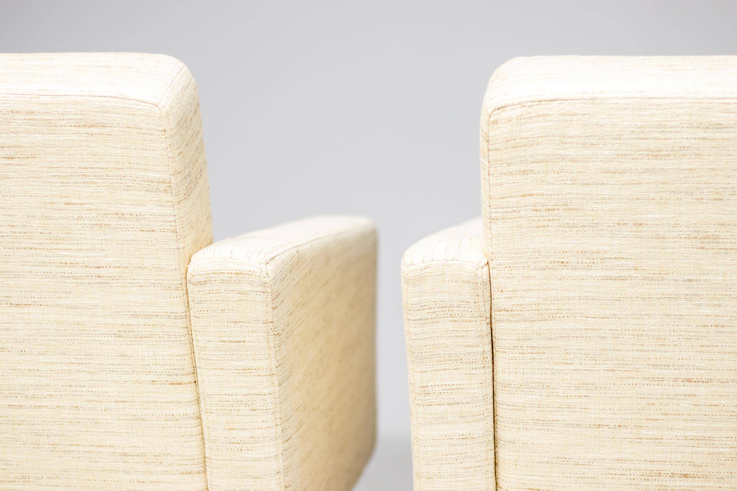 Pair of cream wool lounge chairs Martin Visser SZ48