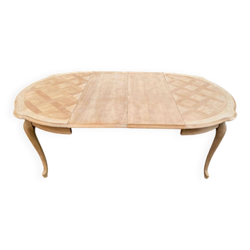 Table à manger ronde extensible Louis XV décapée en merisier massif 1960