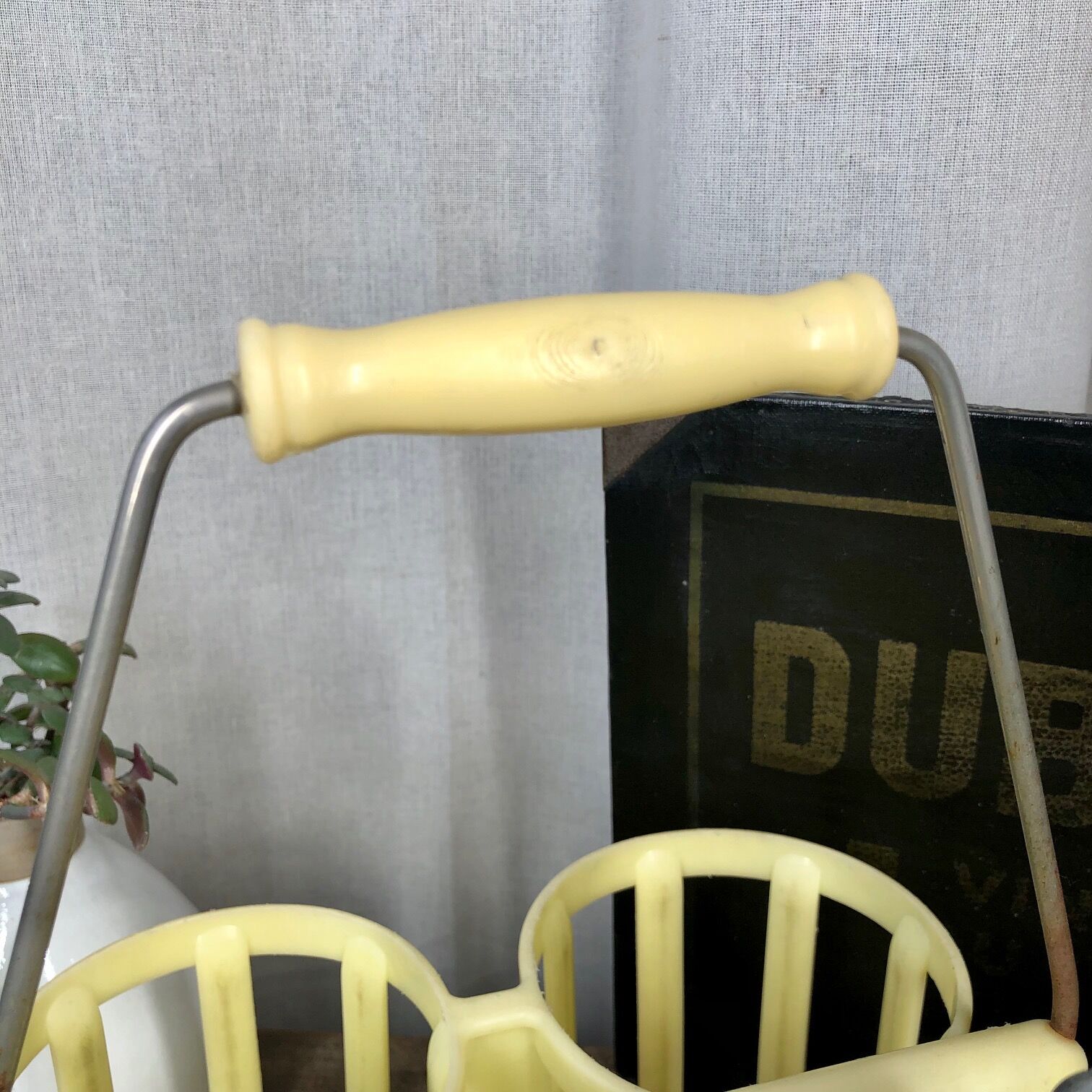 Porte-bouteille vintage jaune