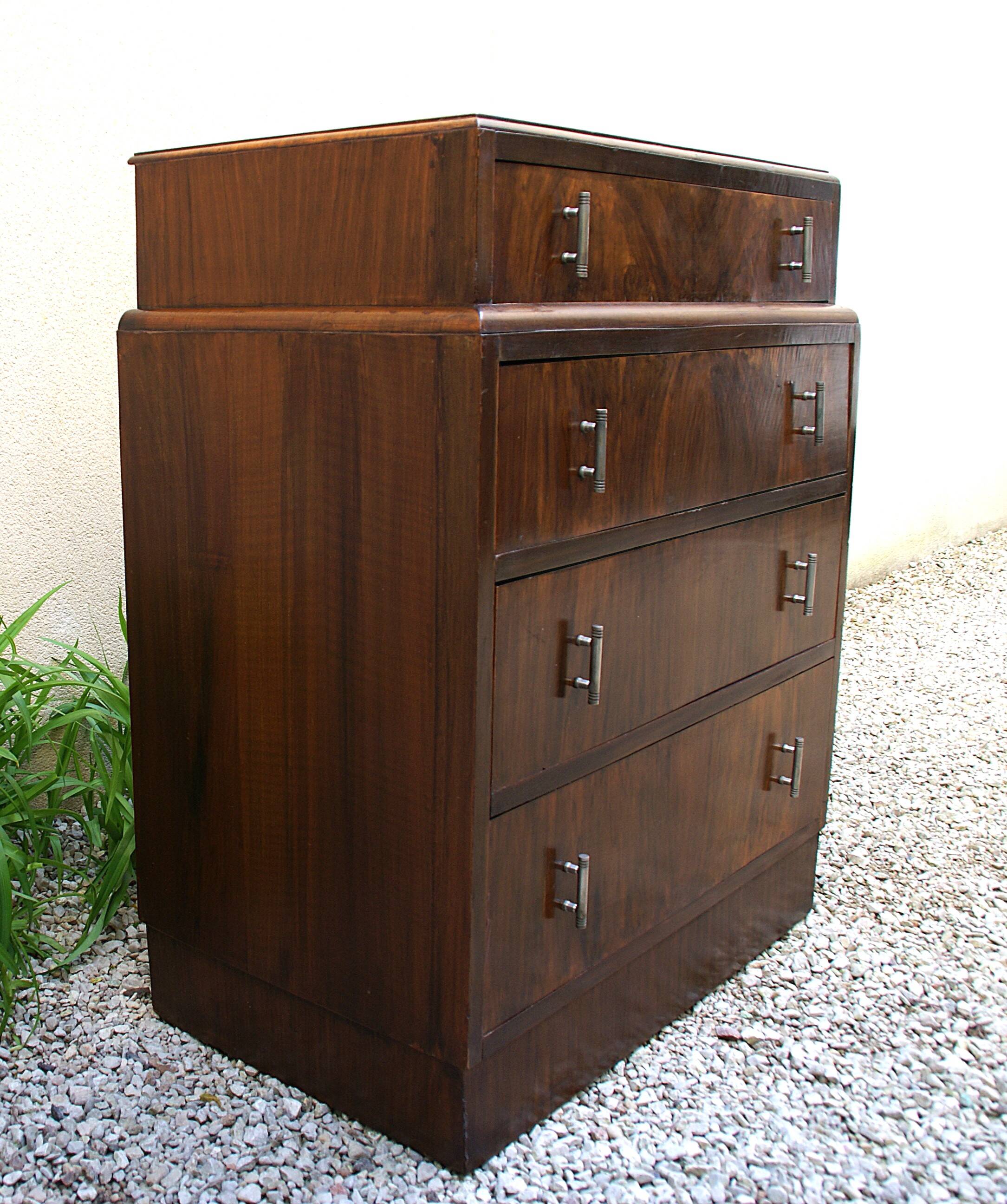 Pretty little Art Deco chest of drawers from the 1930s in walnut.