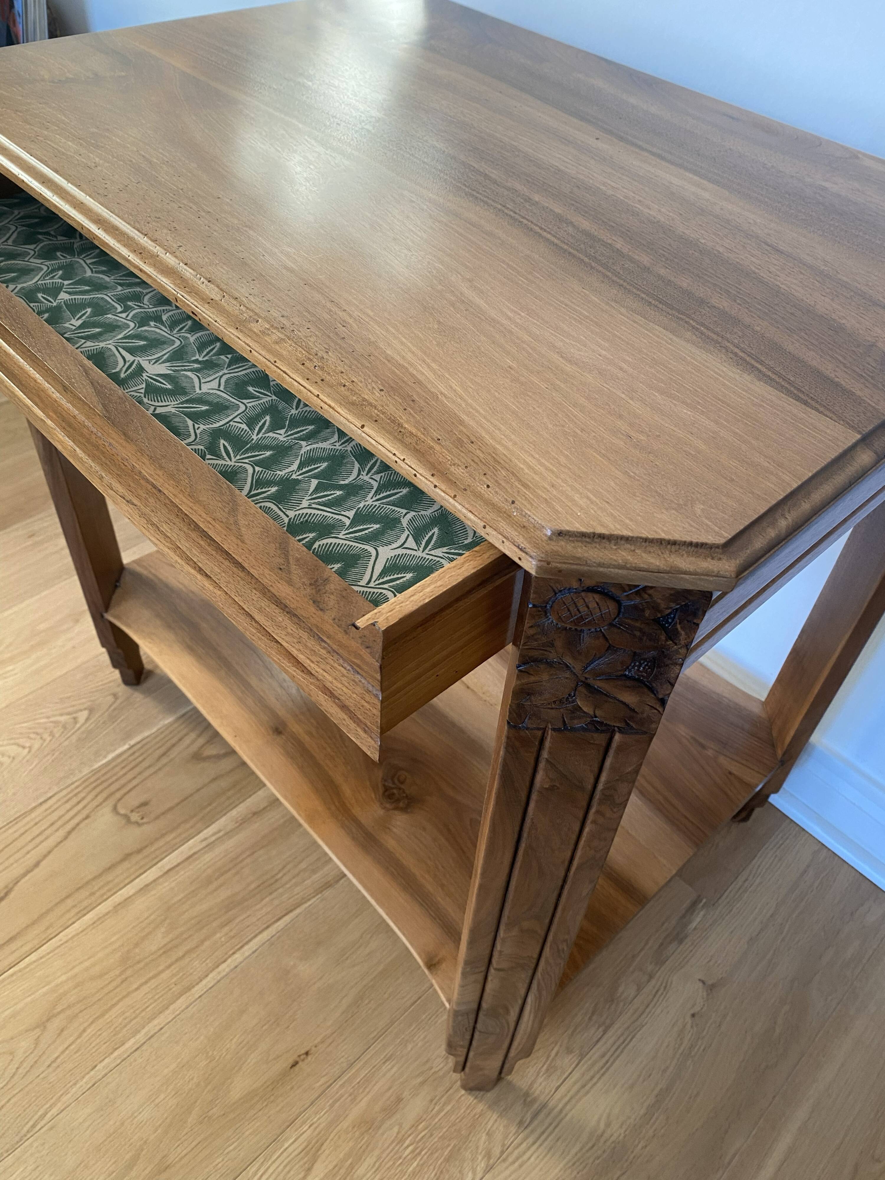 Art Deco side table in solid walnut – restored antique furniture