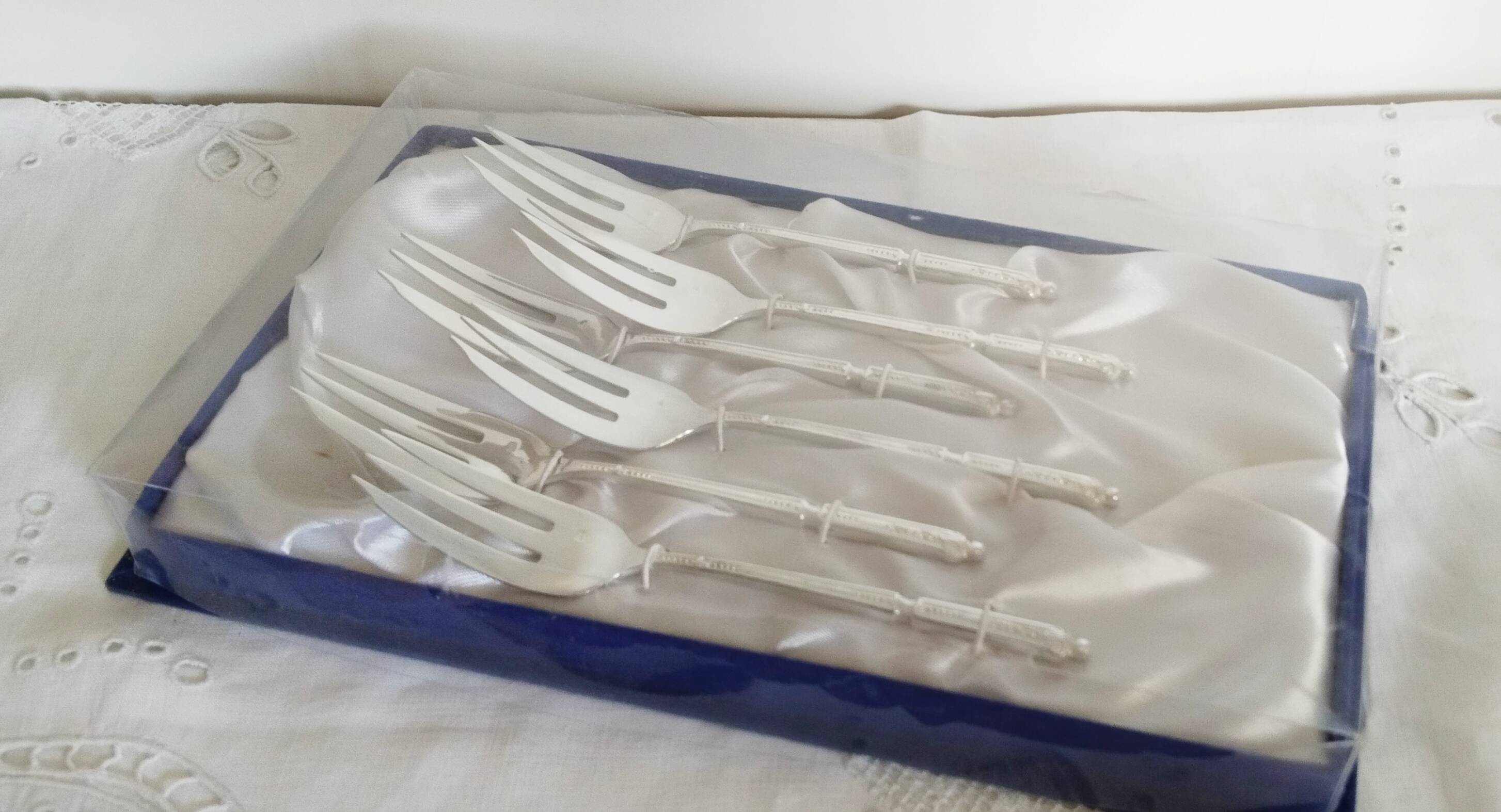 Oyster or dessert forks, silver