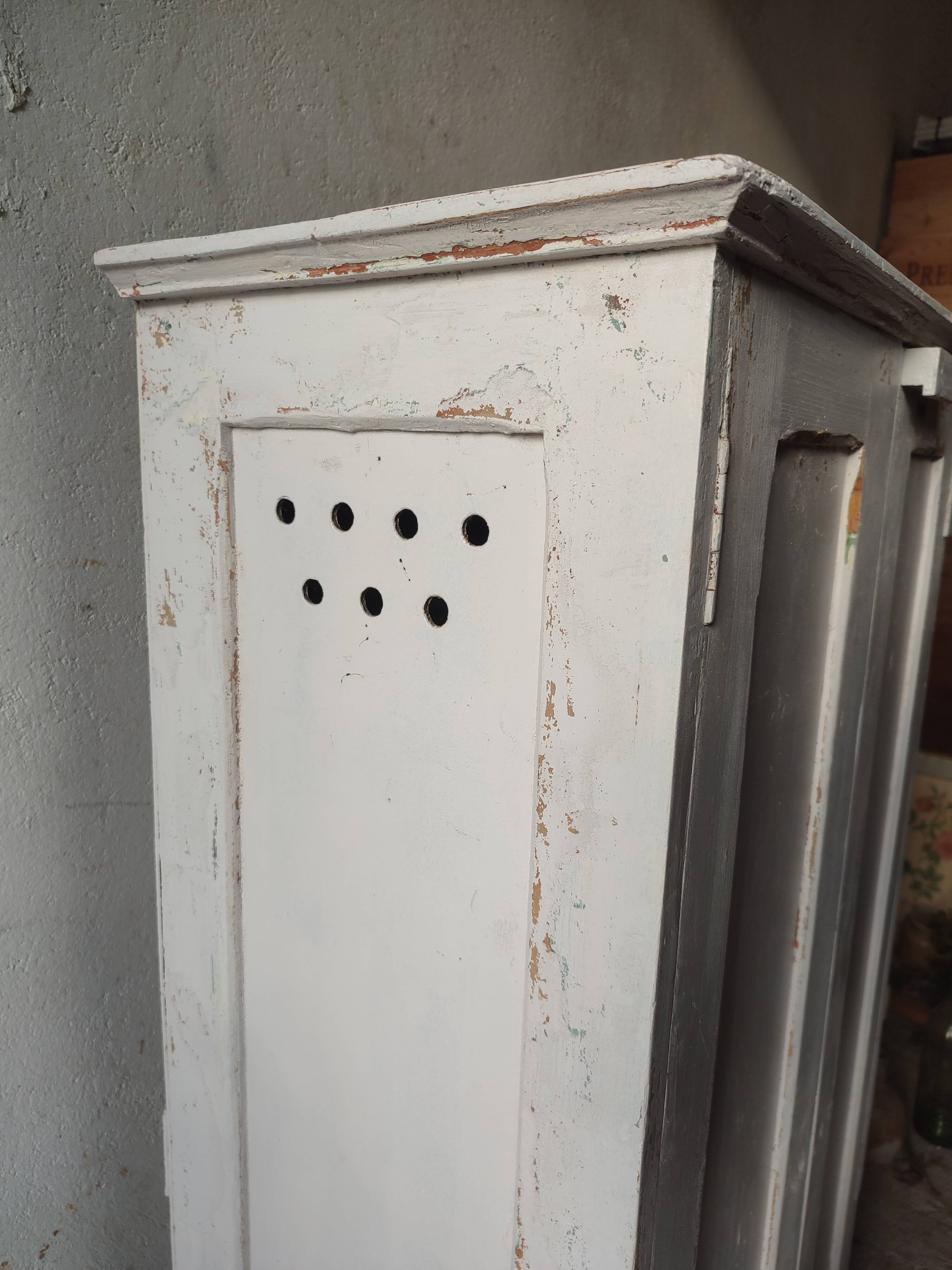 Small Parisian wardrobe