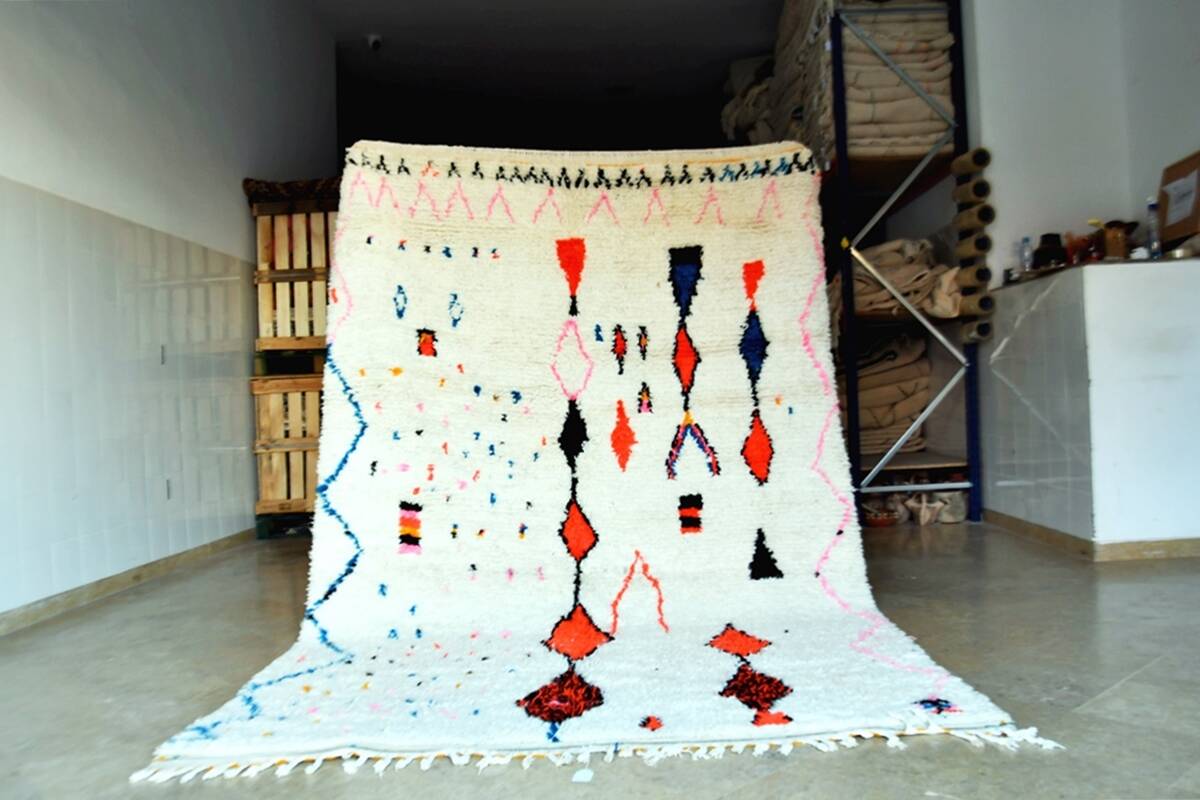 Moroccan Berber rug Azilal 282 x 182 cm New White/Orange