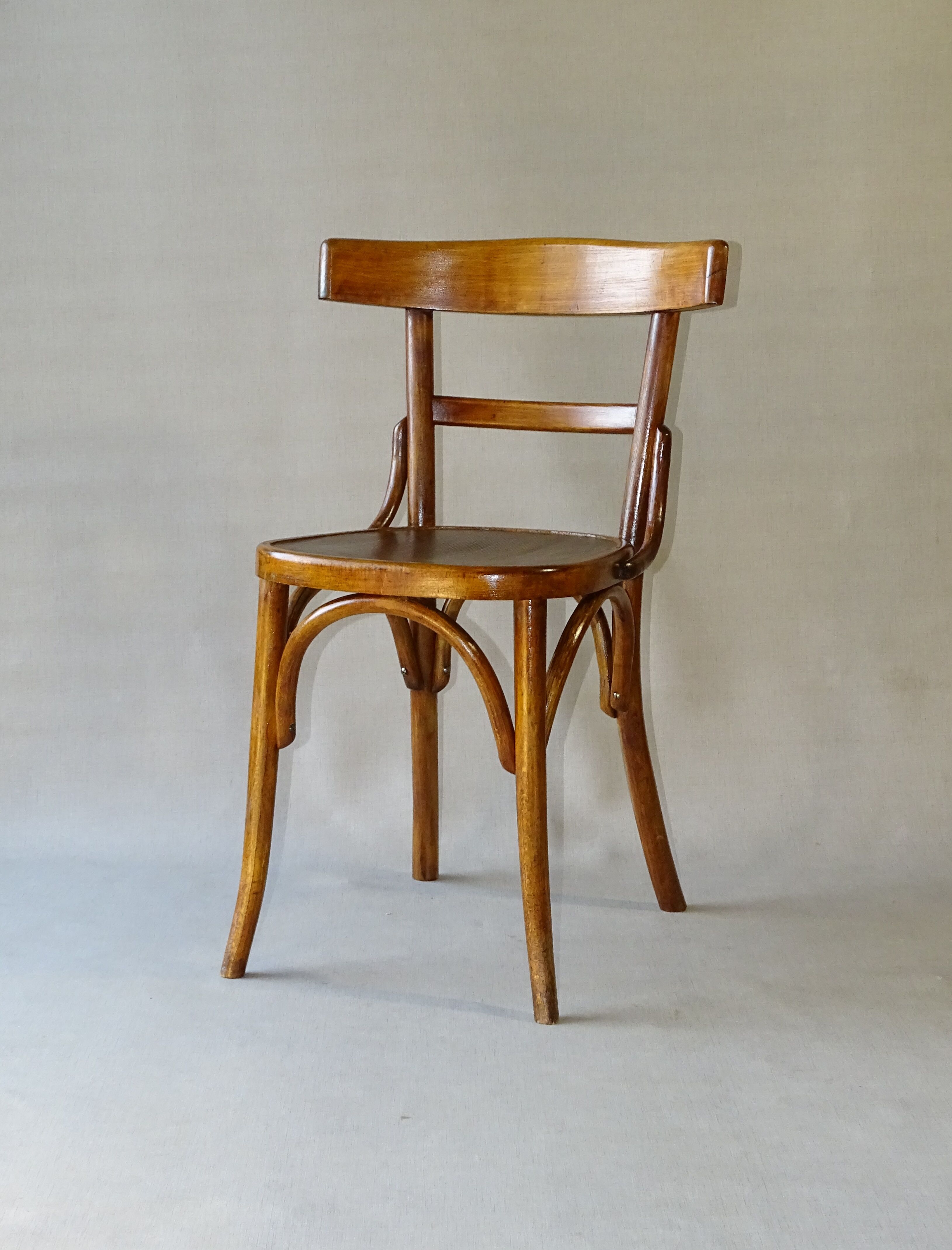 2 chaises bistrot par Fischel 1930 assises bois