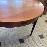 Table ronde en bois avec rallonges intégrées