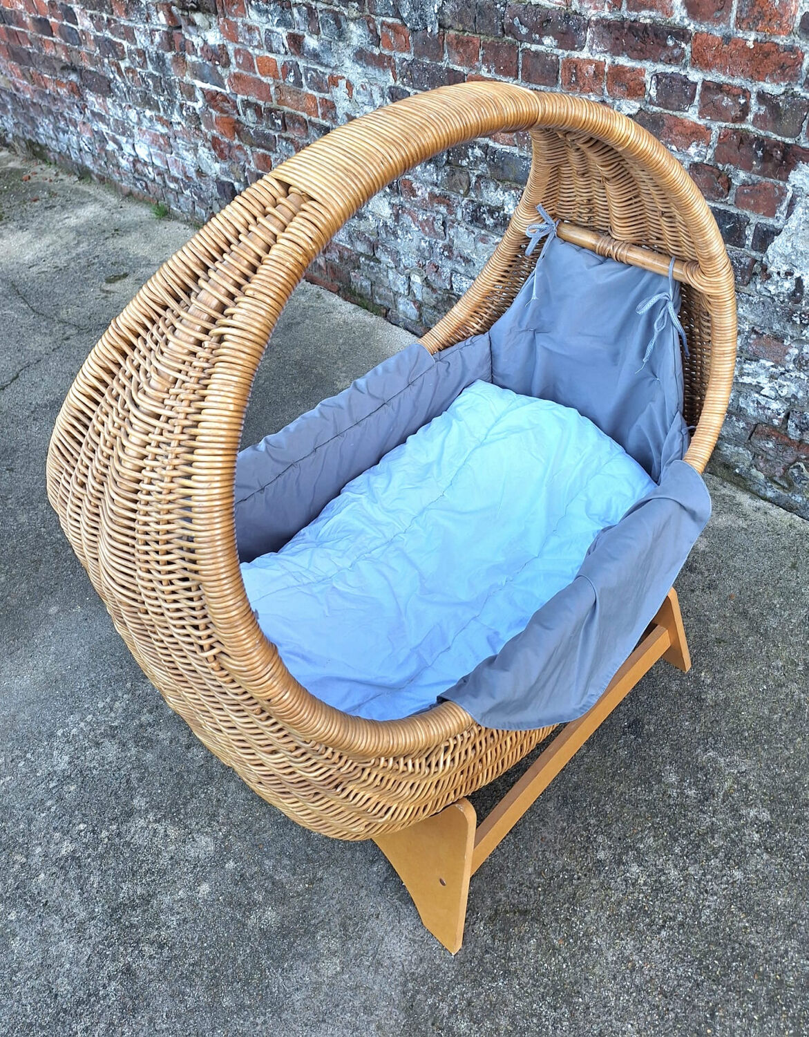 Vintage baby bed designed by Dirk Van Sliedregt for Gebroeders Jonkers, be