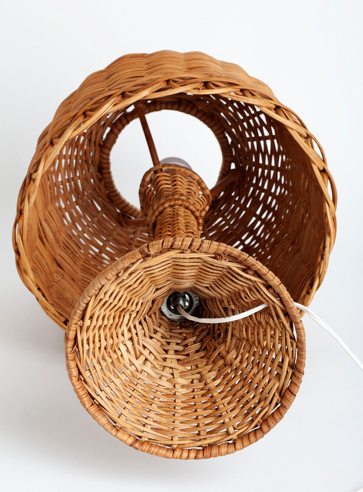 Grand lampadaire en rotin naturel