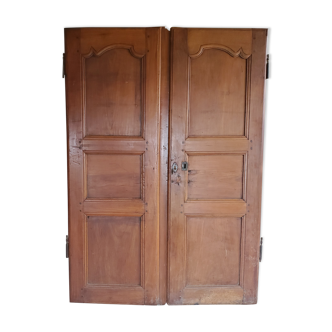 2 doors walnut cabinet façade
