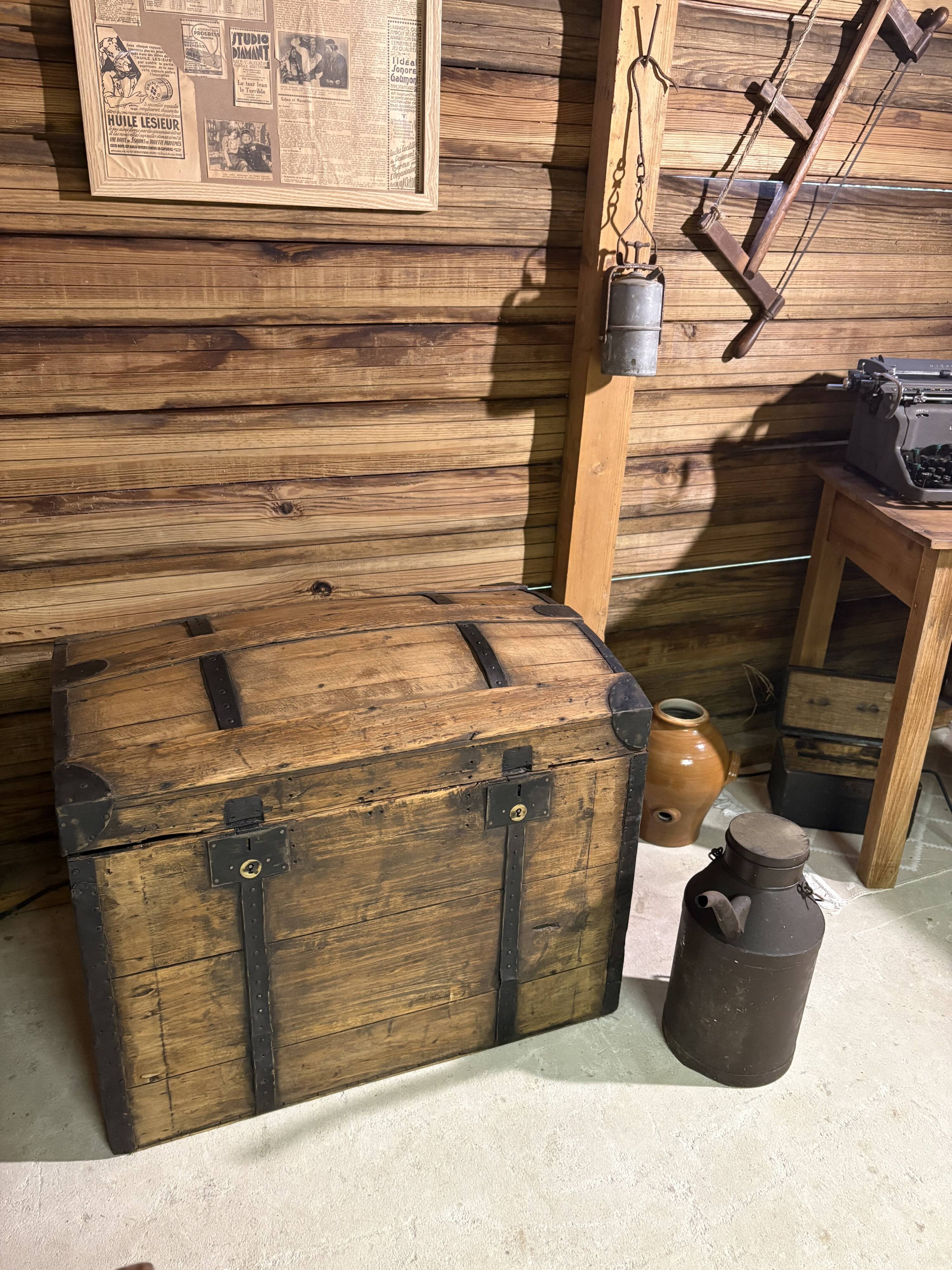 Renovated old wooden trunk – storage box / vintage decor