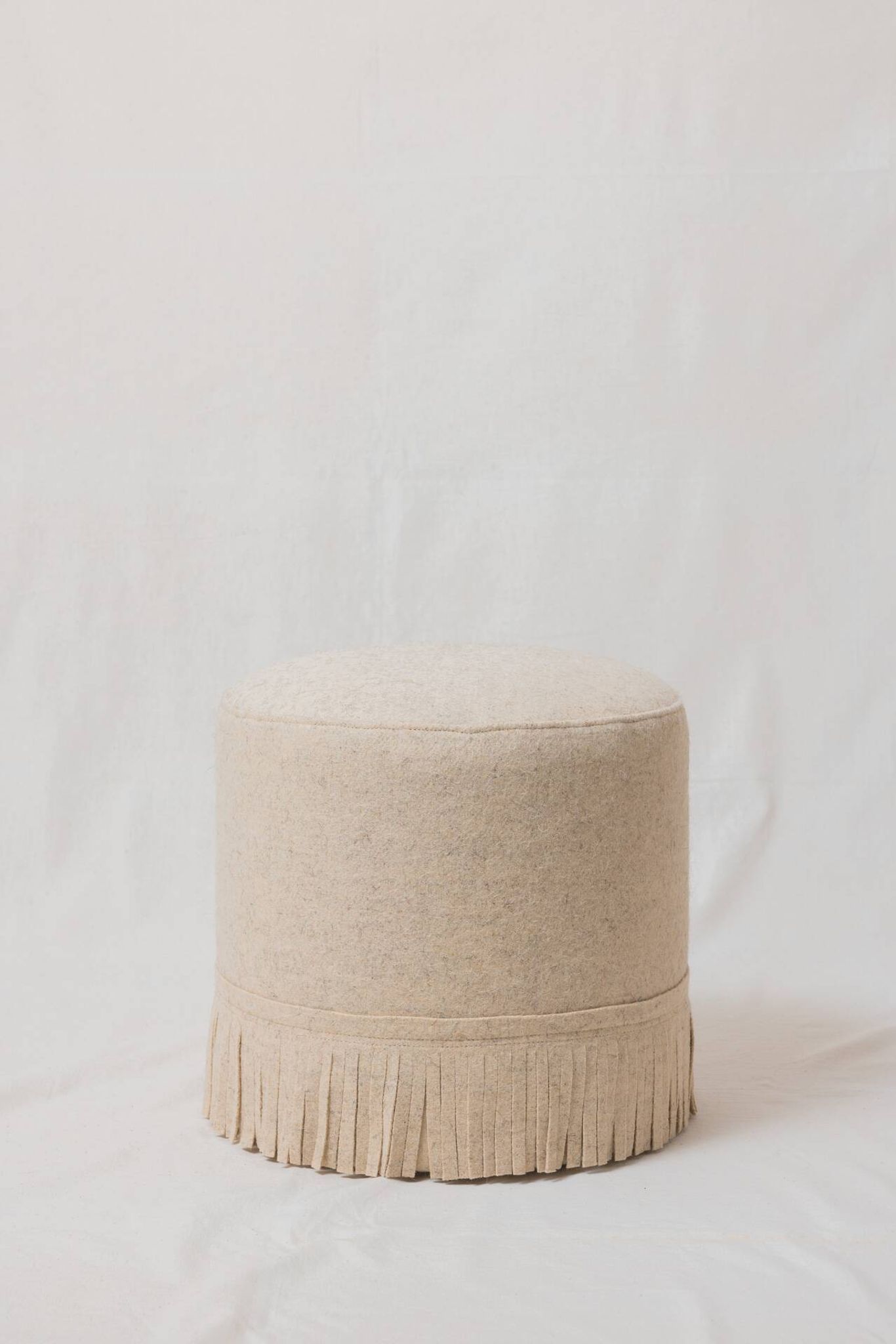 Paire de poufs en laine