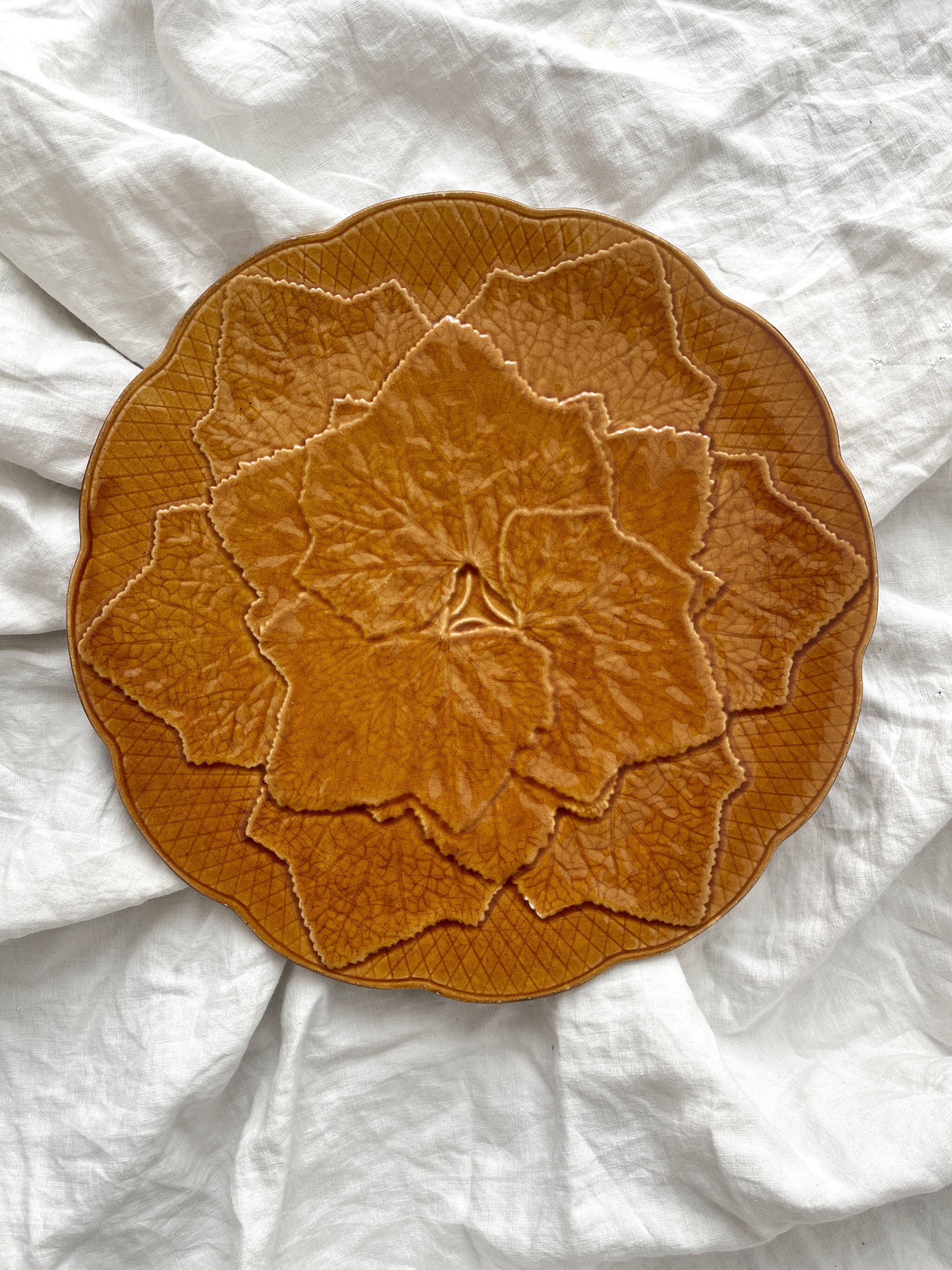 Round earthenware dish with vine leaves, Gien creation, Primefleur vintage