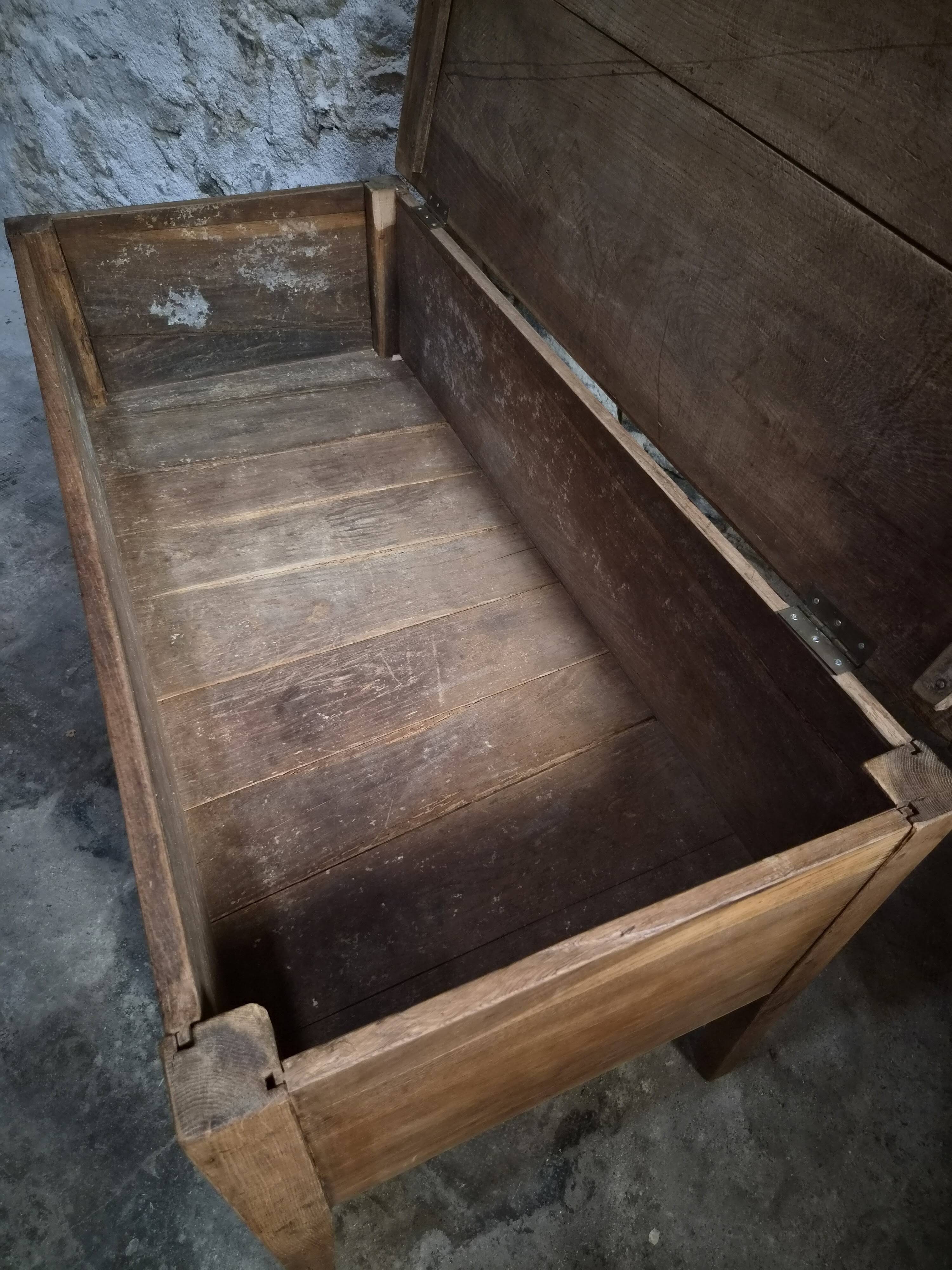 Antique French flour chest in oak – 19th-century farmhouse side table