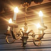 Antique gilded bronze chandelier in Louis XVI style, 5 lights, in working condition.
