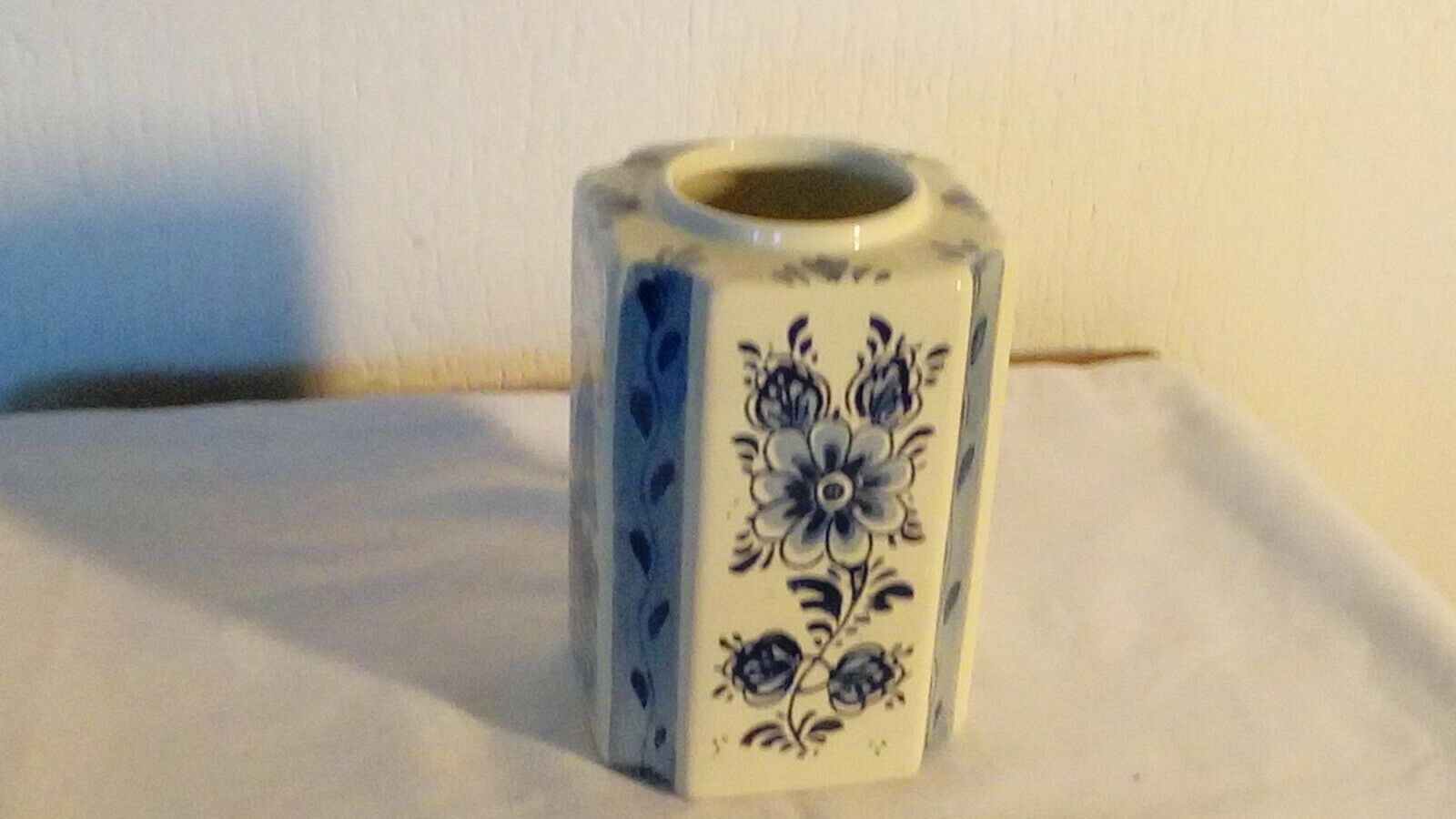 Pot covered in faience of delft blue delfino decor boat mill holland