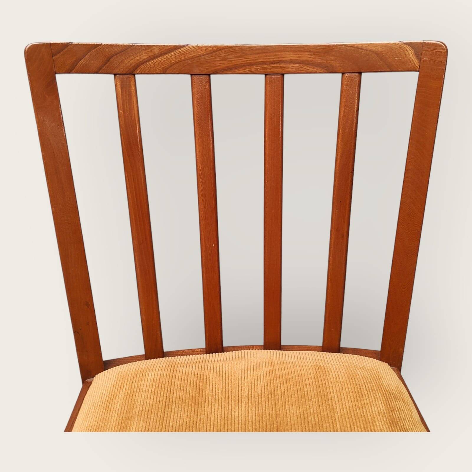 Zes Mid Century stoelen