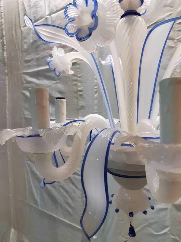 Murano chandelier in white Opaline with blue nets 6 full lights