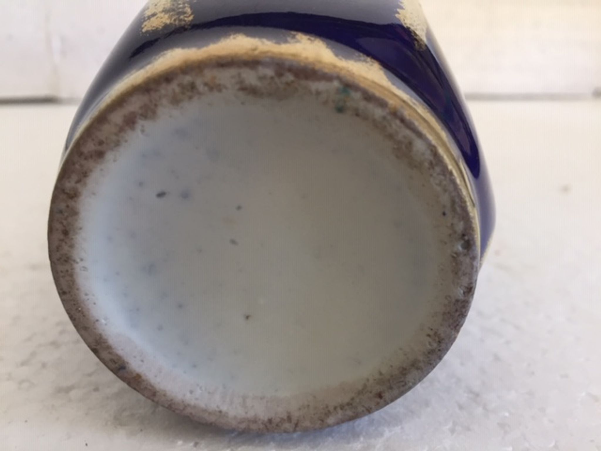 Vase dorure or bleu de four