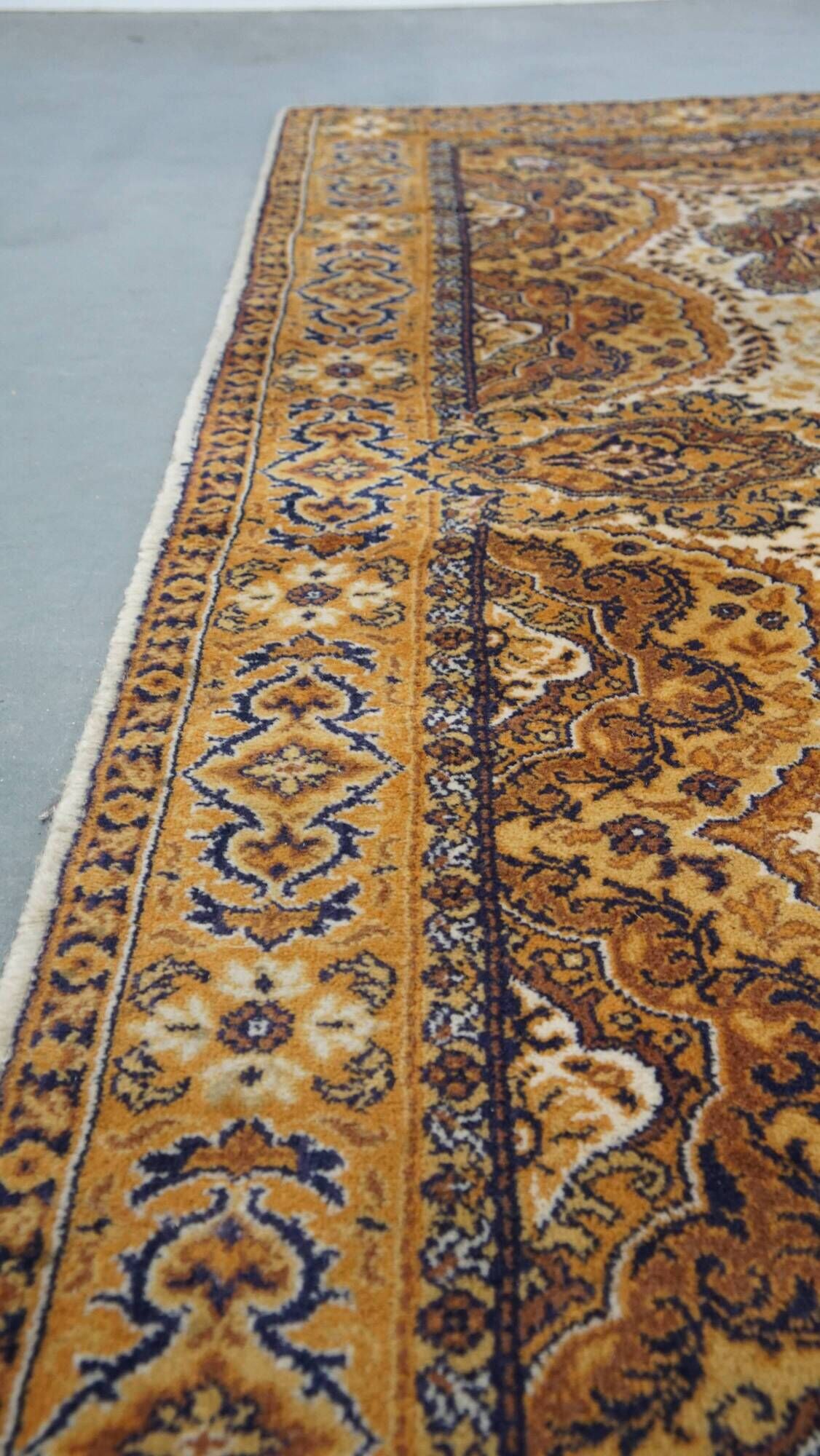 Rug in Predominantly Brown and Yellow Tones – 235x170 cm