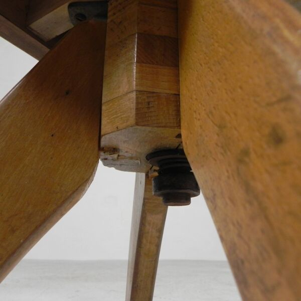 Chaise haute, chaise pivotante et chaise d'écolier en bois, années 1950