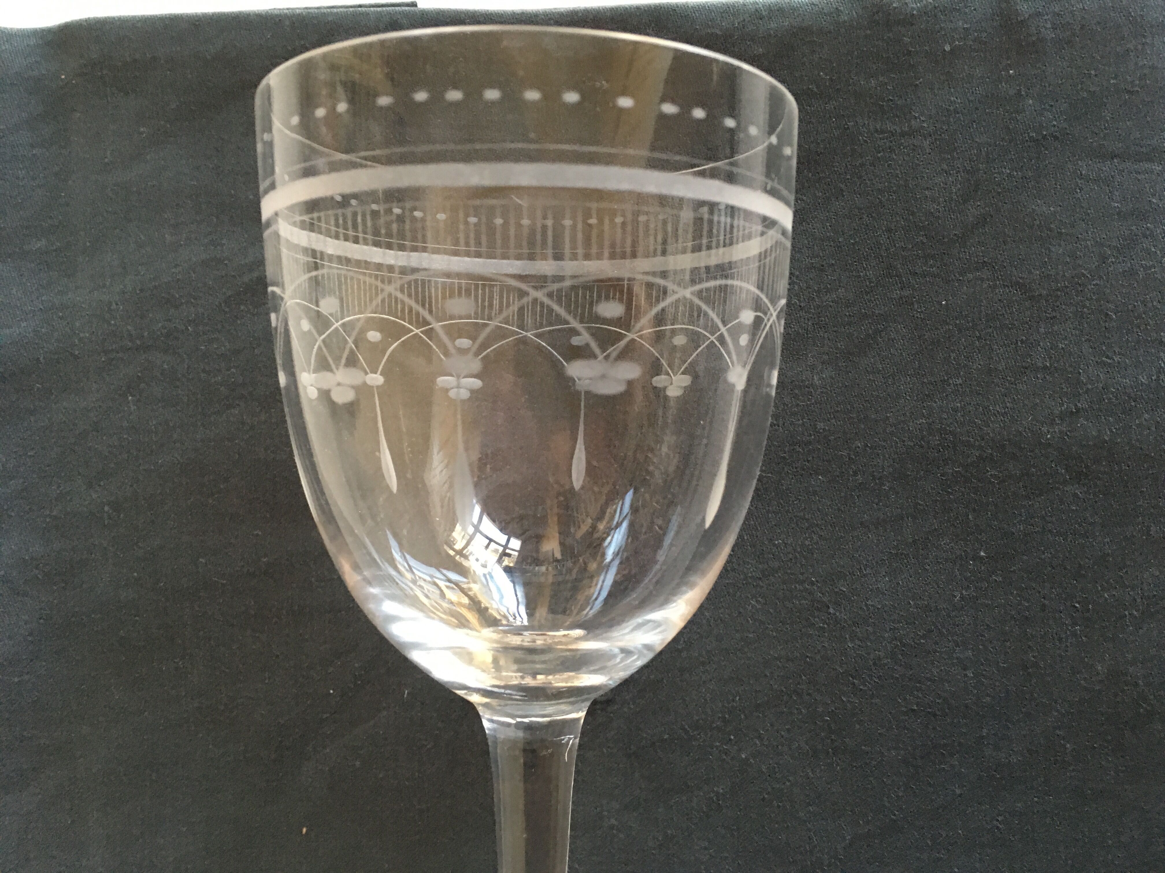 Set of 4 glasses of crystal 18th engraved decoration