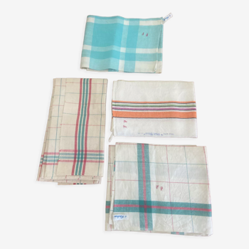 Set of 4 vintage tea towels