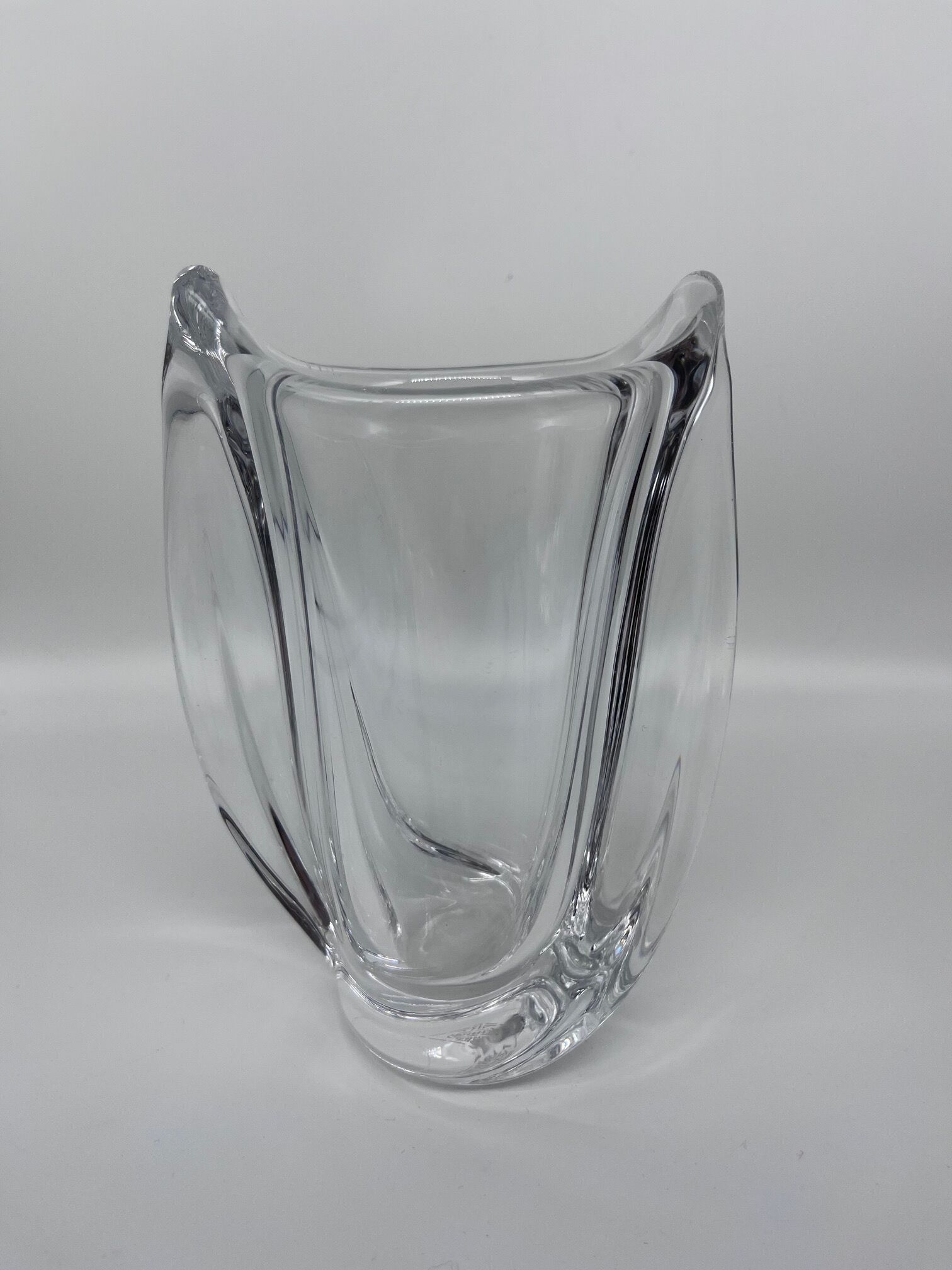Valve crystal vase
