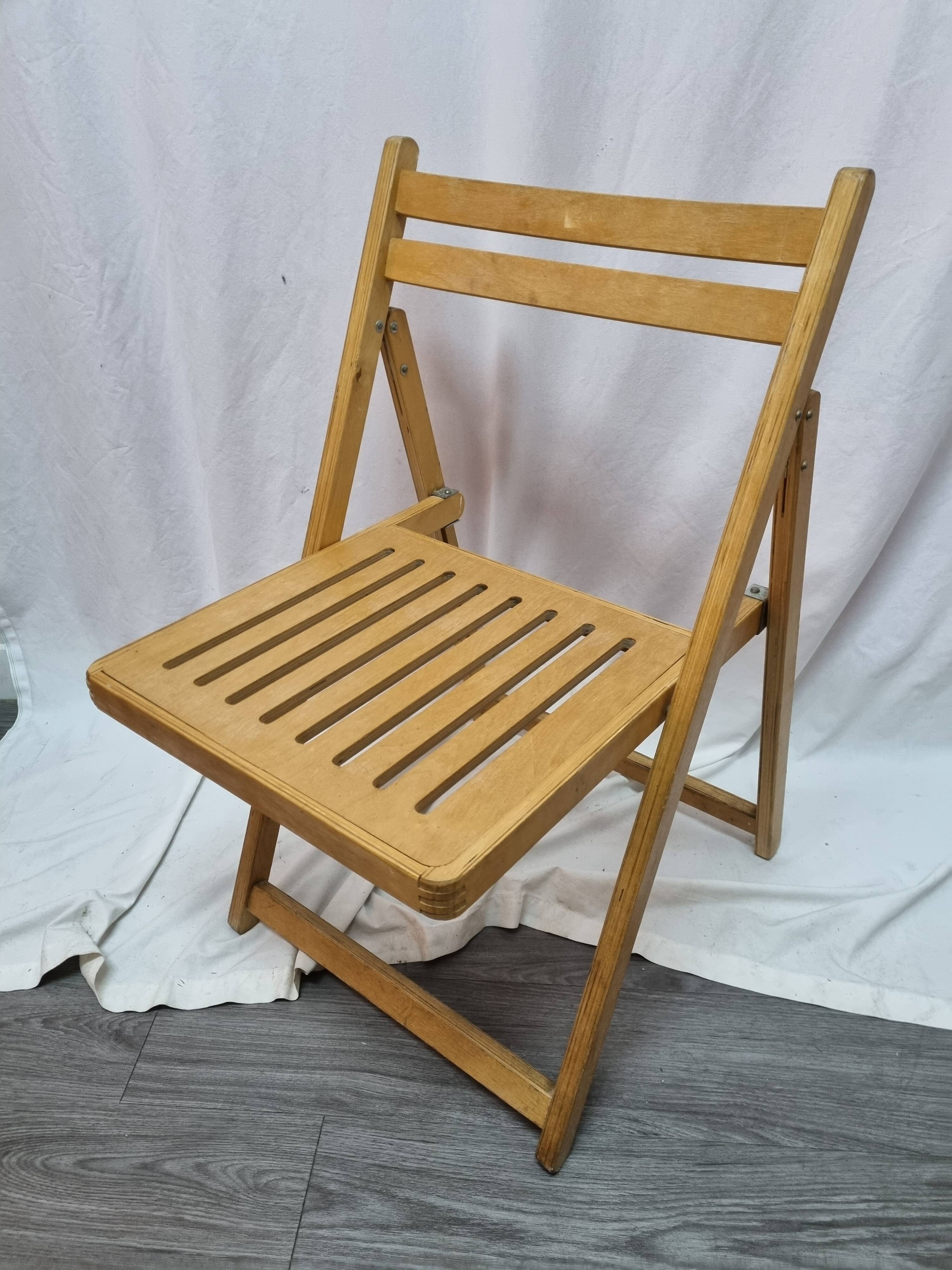3 wooden folding chairs from 1960/70