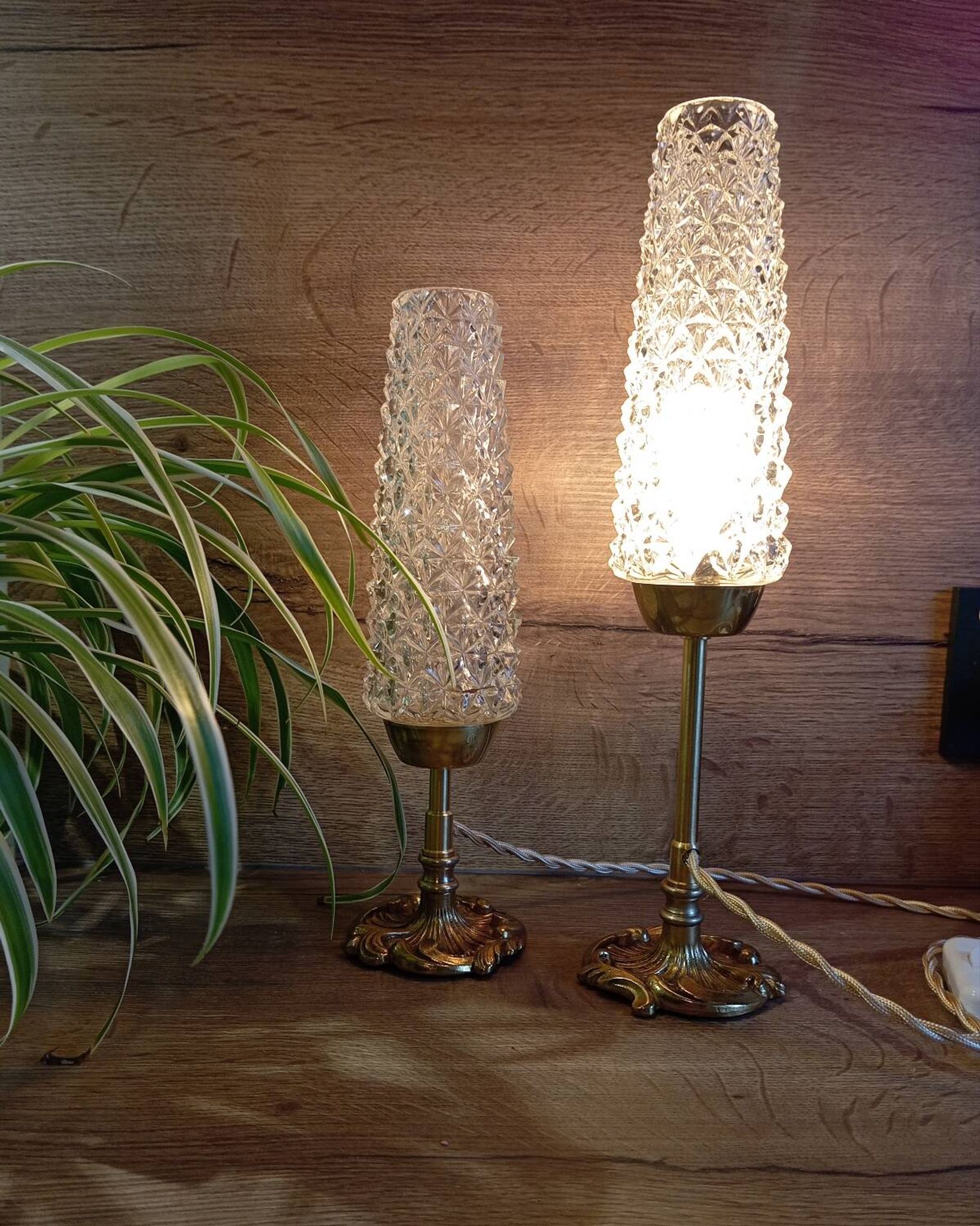 Duo of retro 50's bronze table lamps, diamond-tipped glass tube lampshades