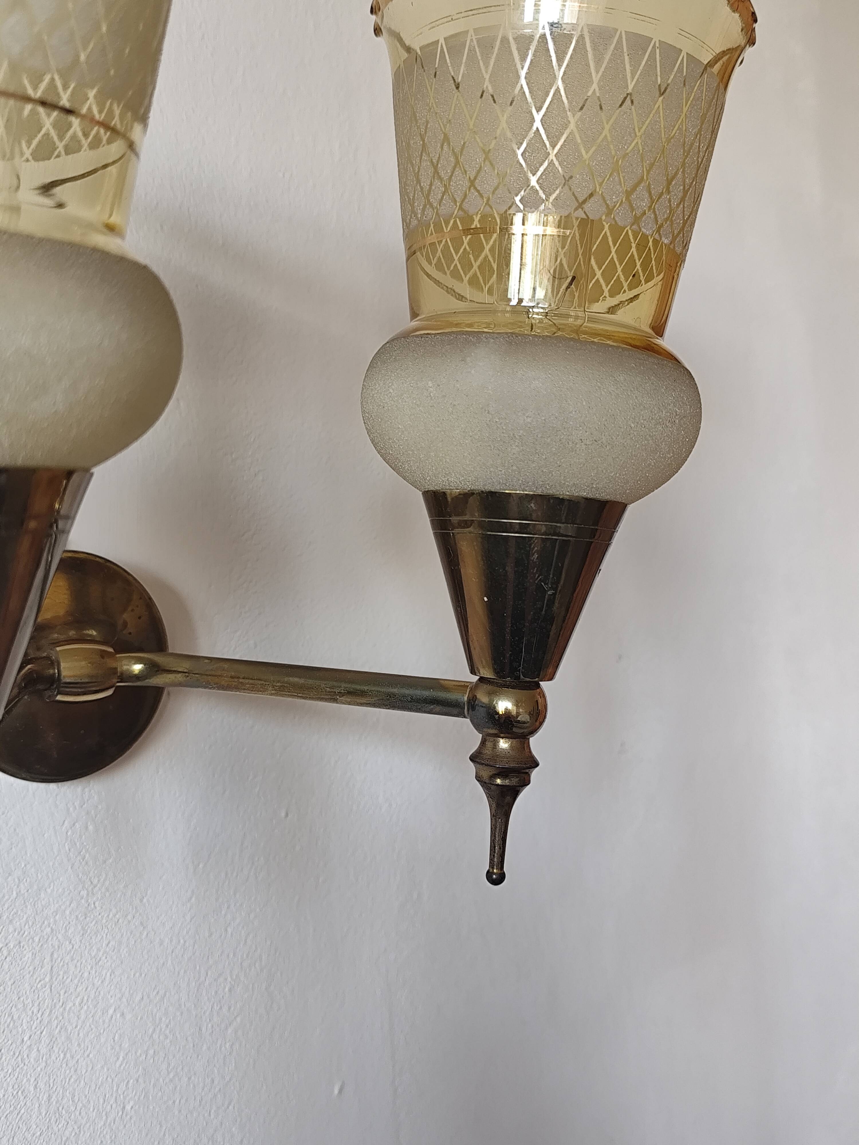 Vintage 50s wall light, 2 light arms, metal, brass and opaque glass tulip