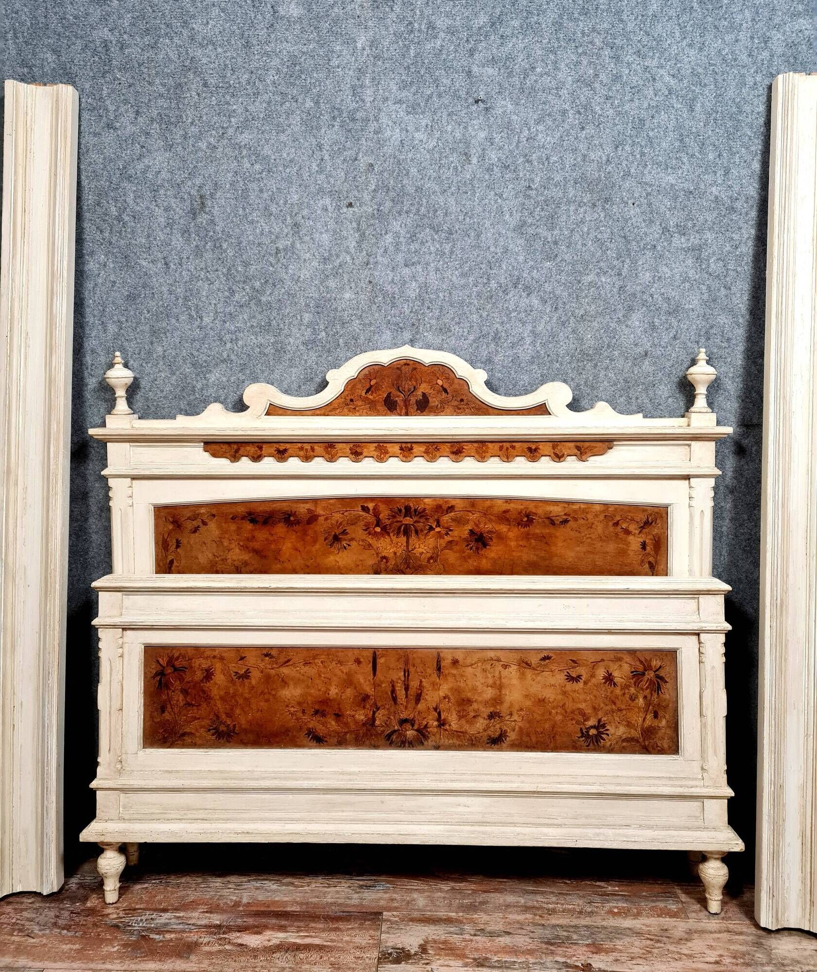 School of Nancy in the spirit of Majorelle: magnificent center bed in lacquer and marquetry