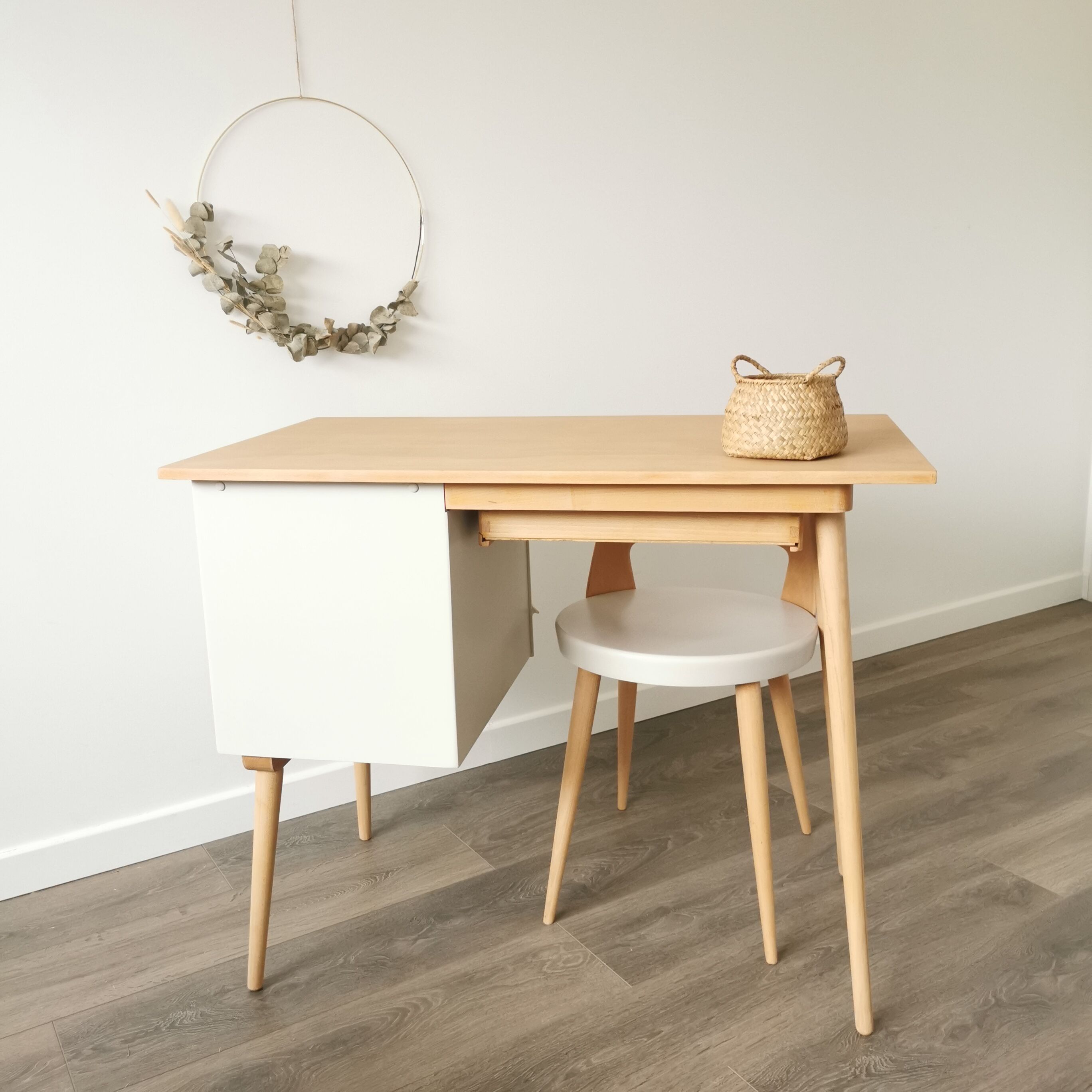 Baumann desk and chair