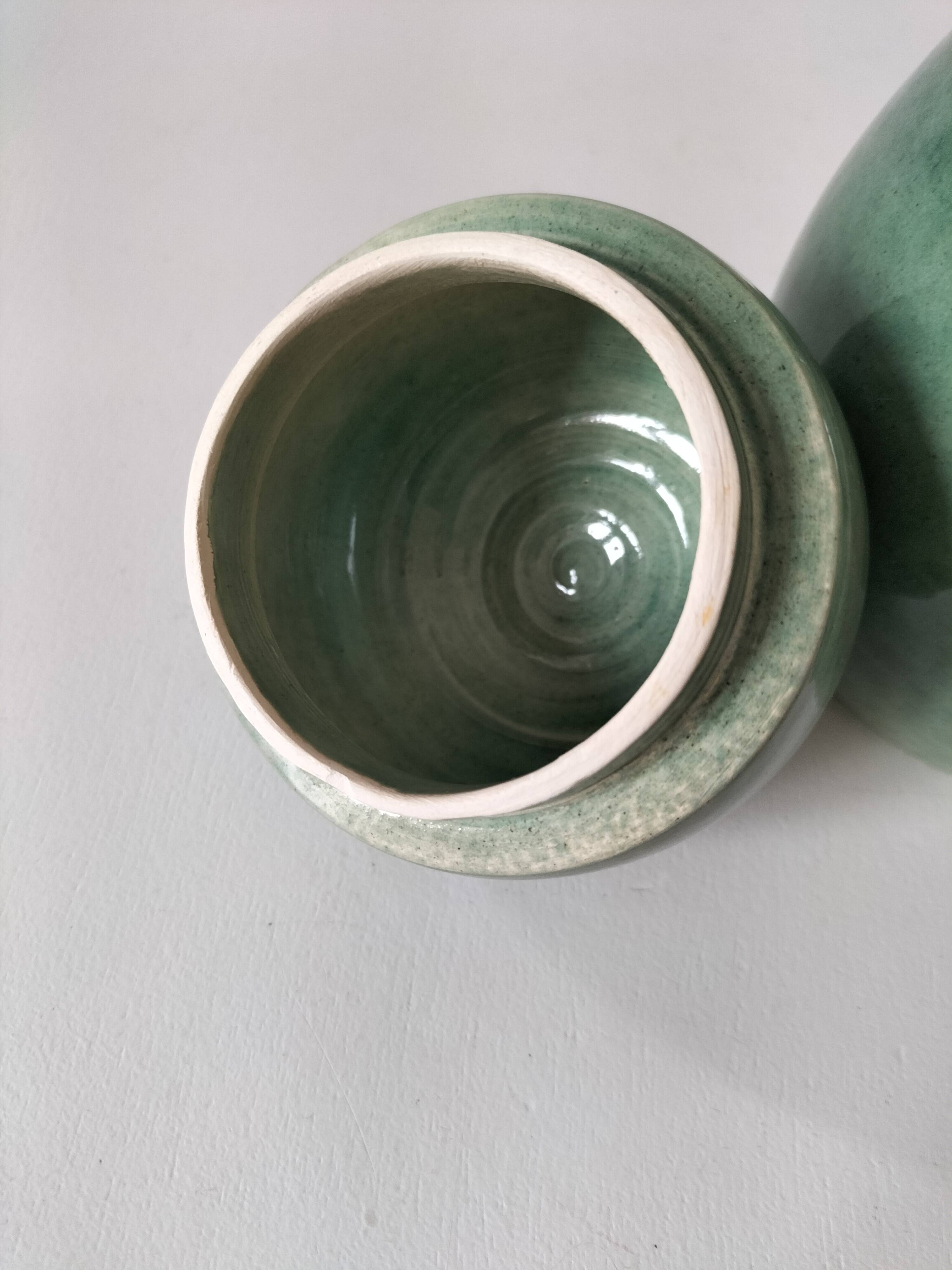 Théière en grès émaillé vert céladon – signée