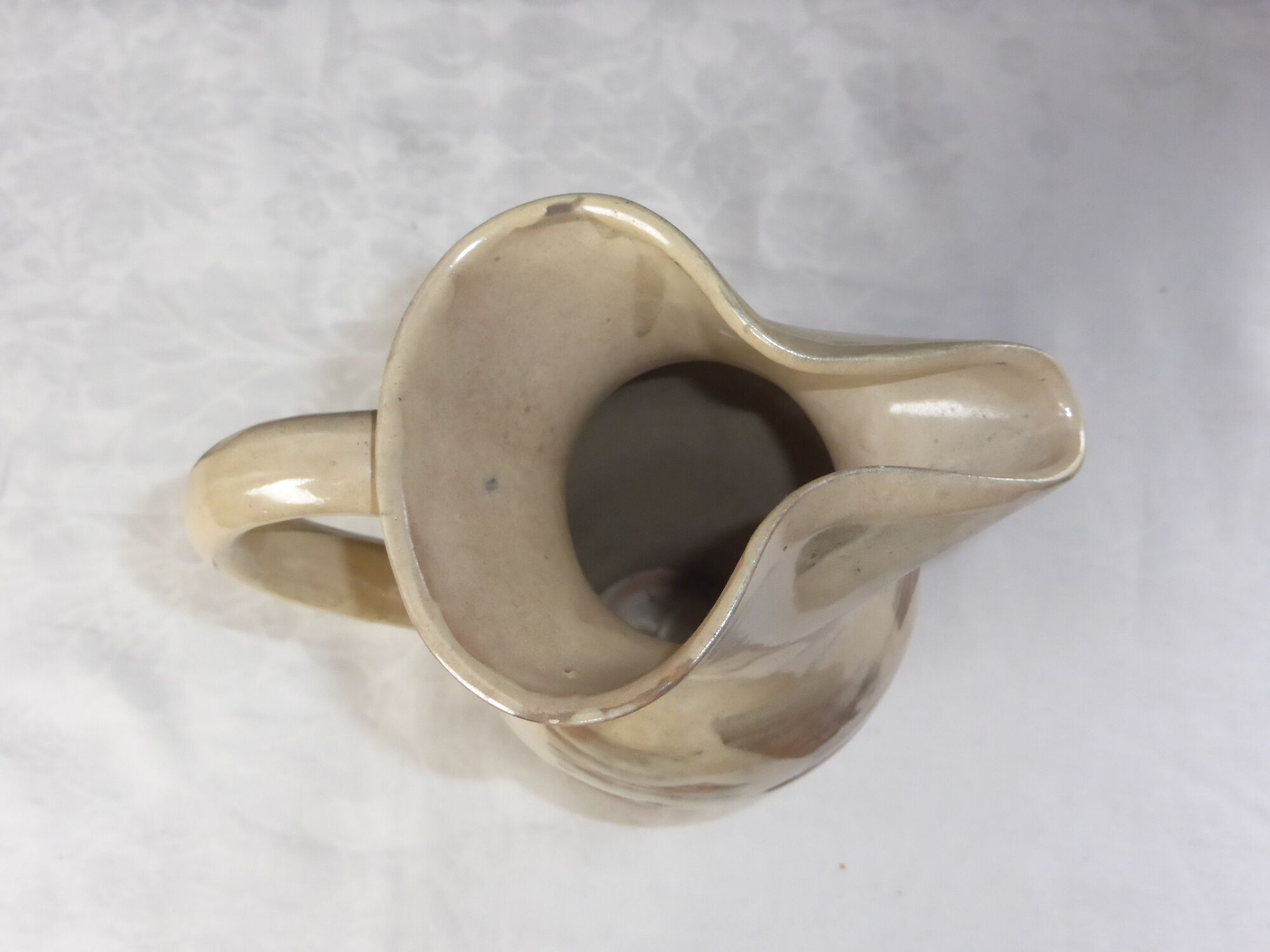 Vintage orangeade service in ceramic greige with decoration of a flower, 70s