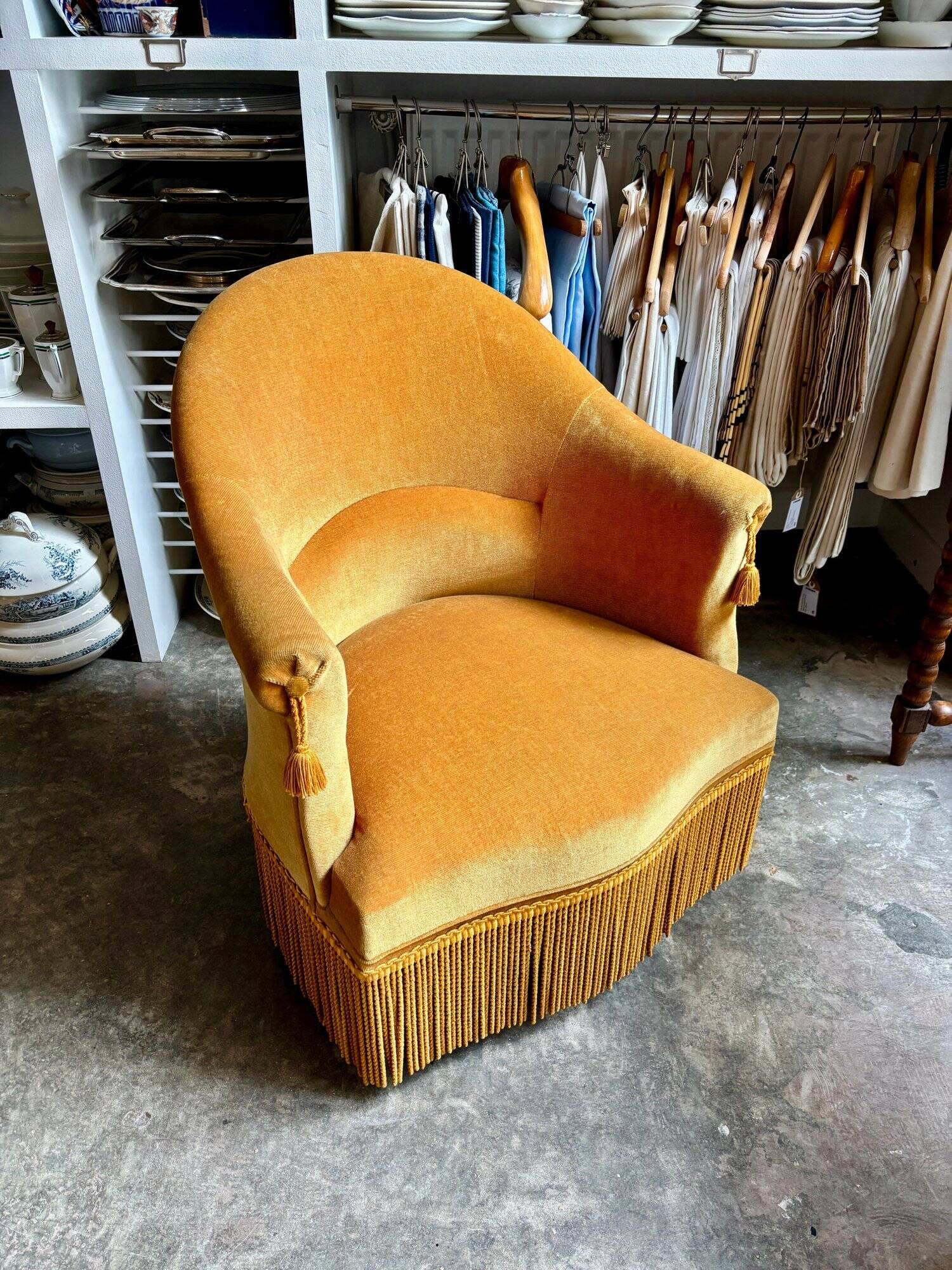 Toad armchair in ochre velvet