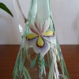 Ancienne carafe émaillée de fleurs en verre