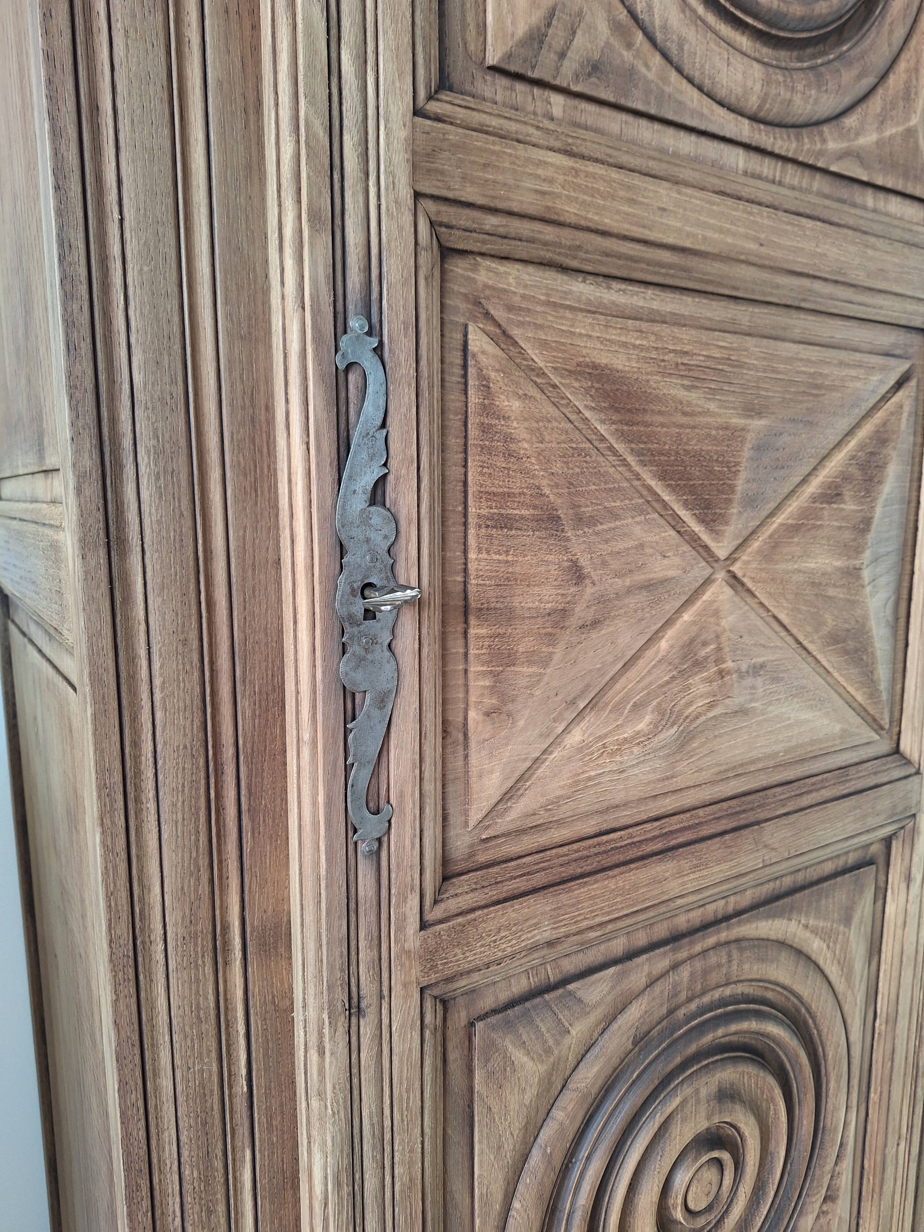 Oak solid bonnetière / wardrobe / dresser from 1940