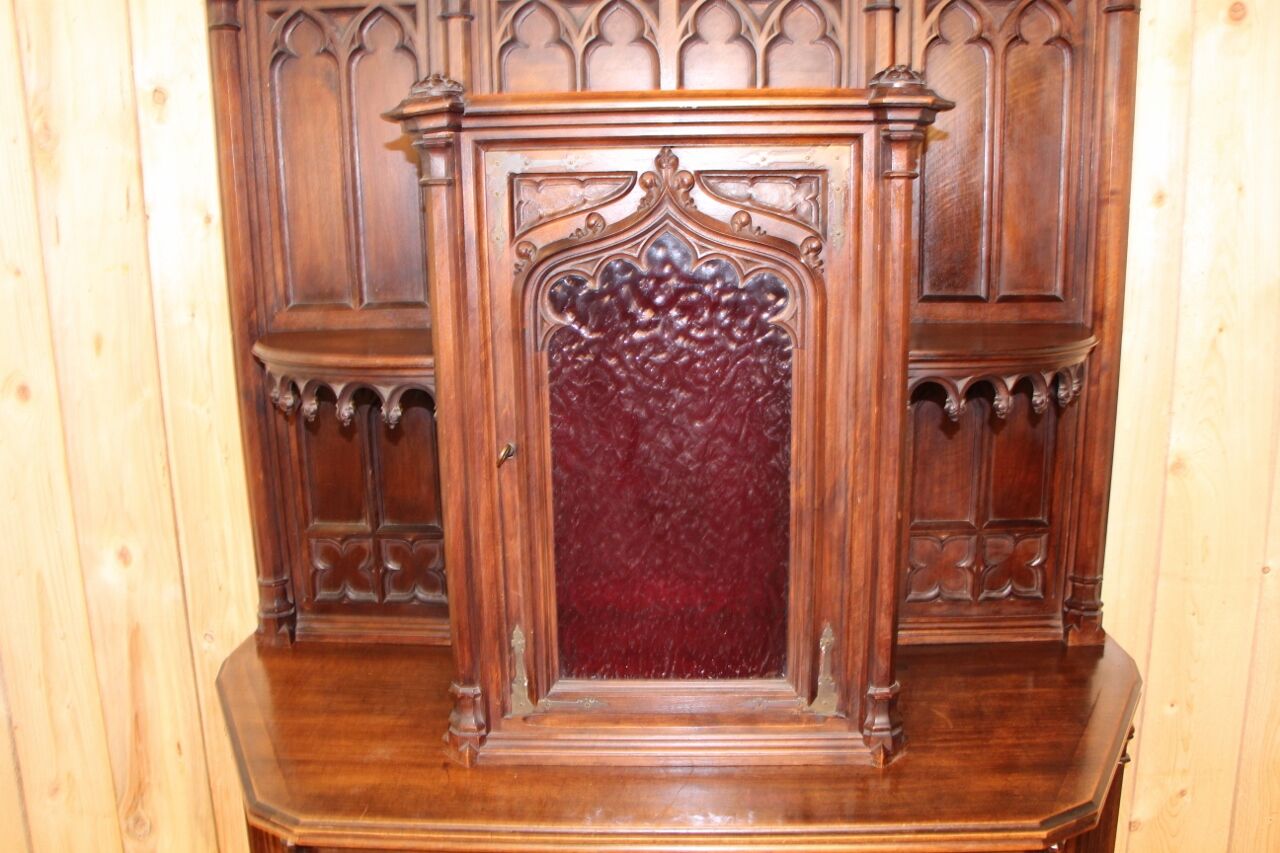 Credence in walnut 19th neo-gothic flamboyant