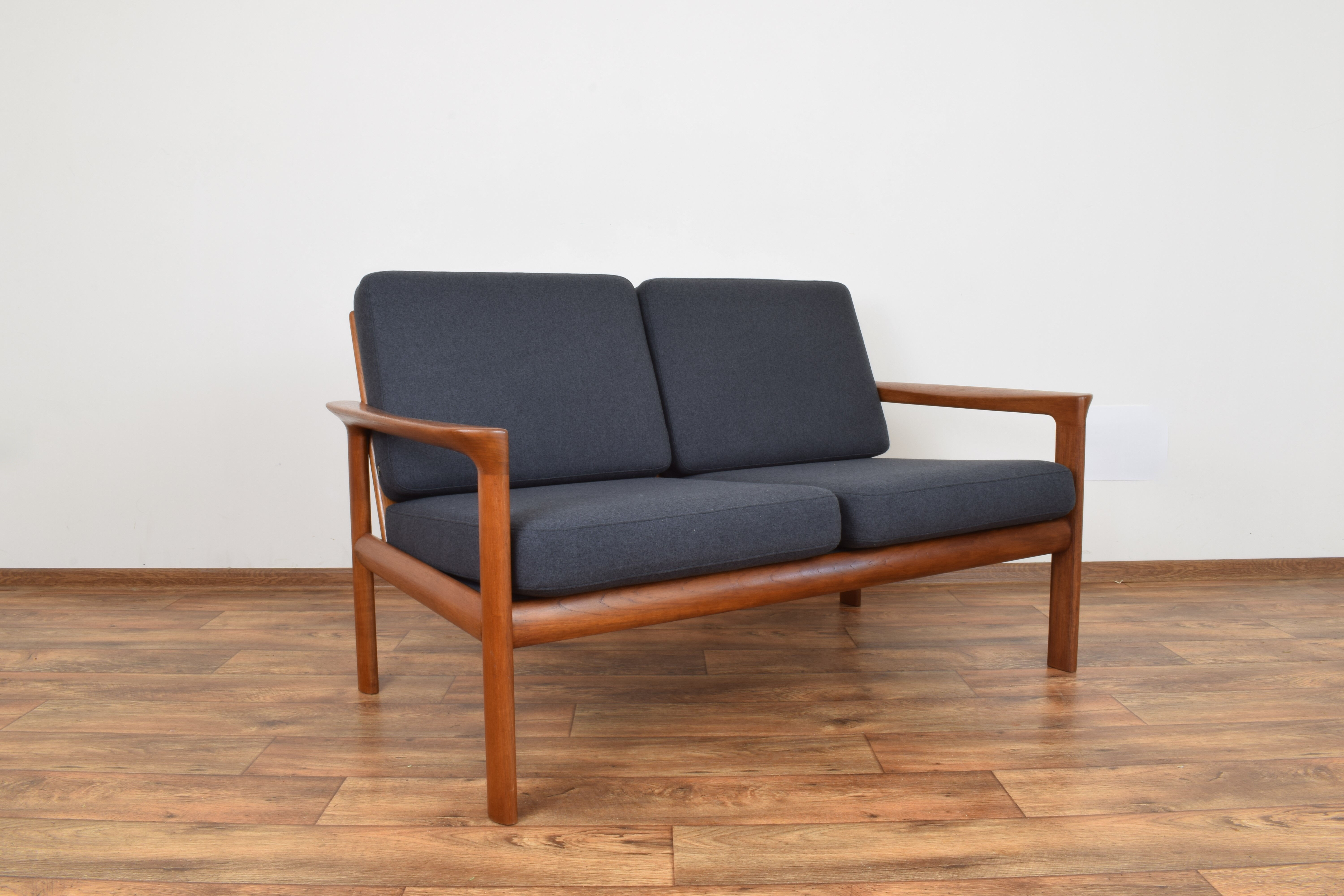 Mid-century danish sofa by Sven Ellekaer for Komfort, 1960