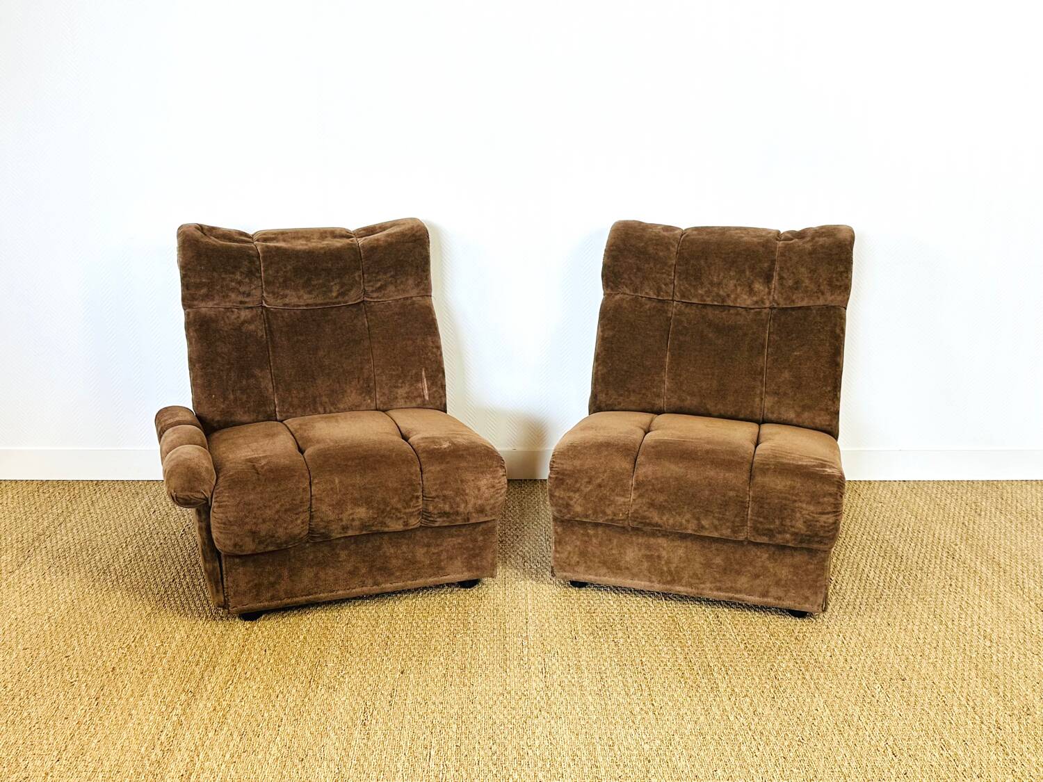 2 vintage velvet armchairs from the 1960s