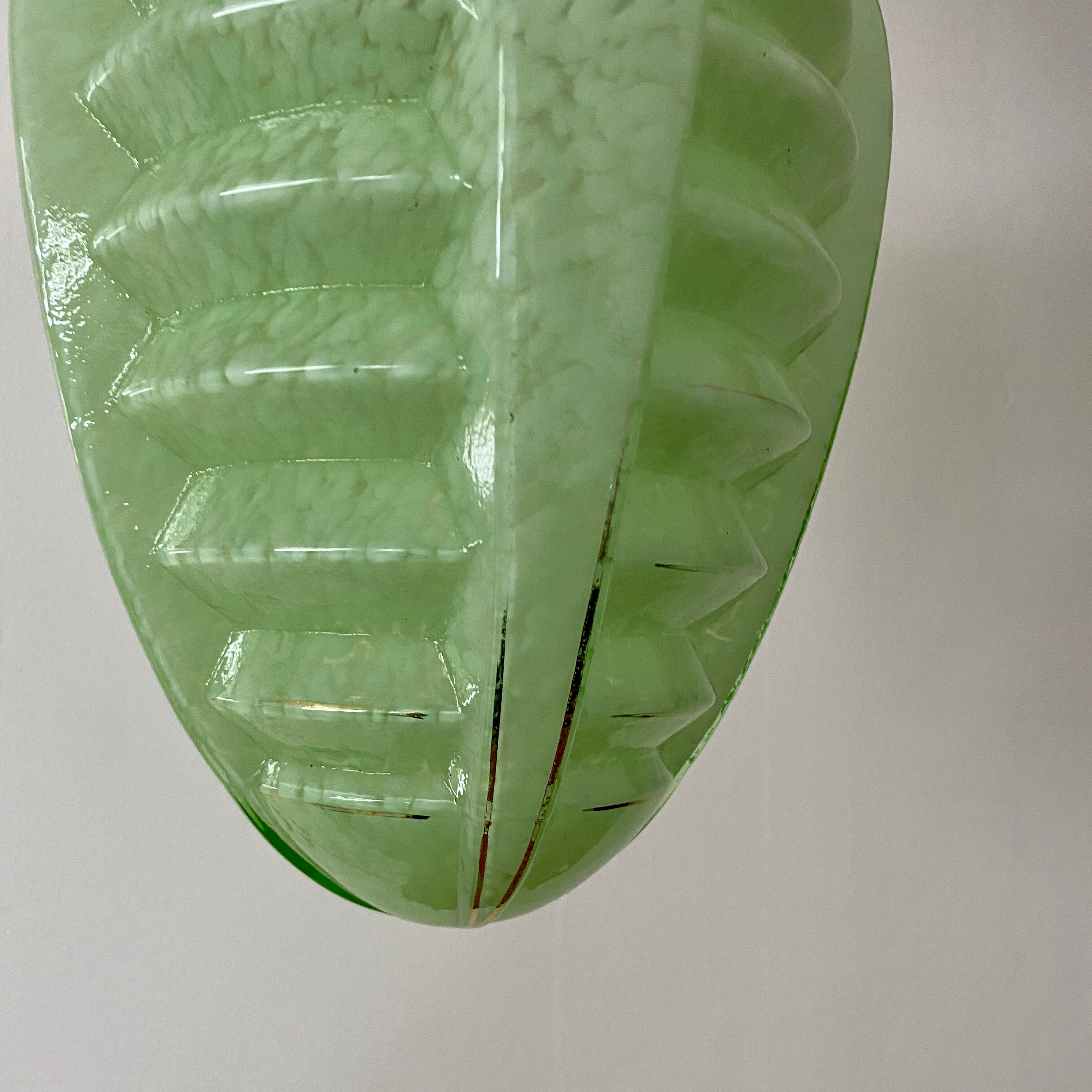 Suspension globe vintag in green clichy glass