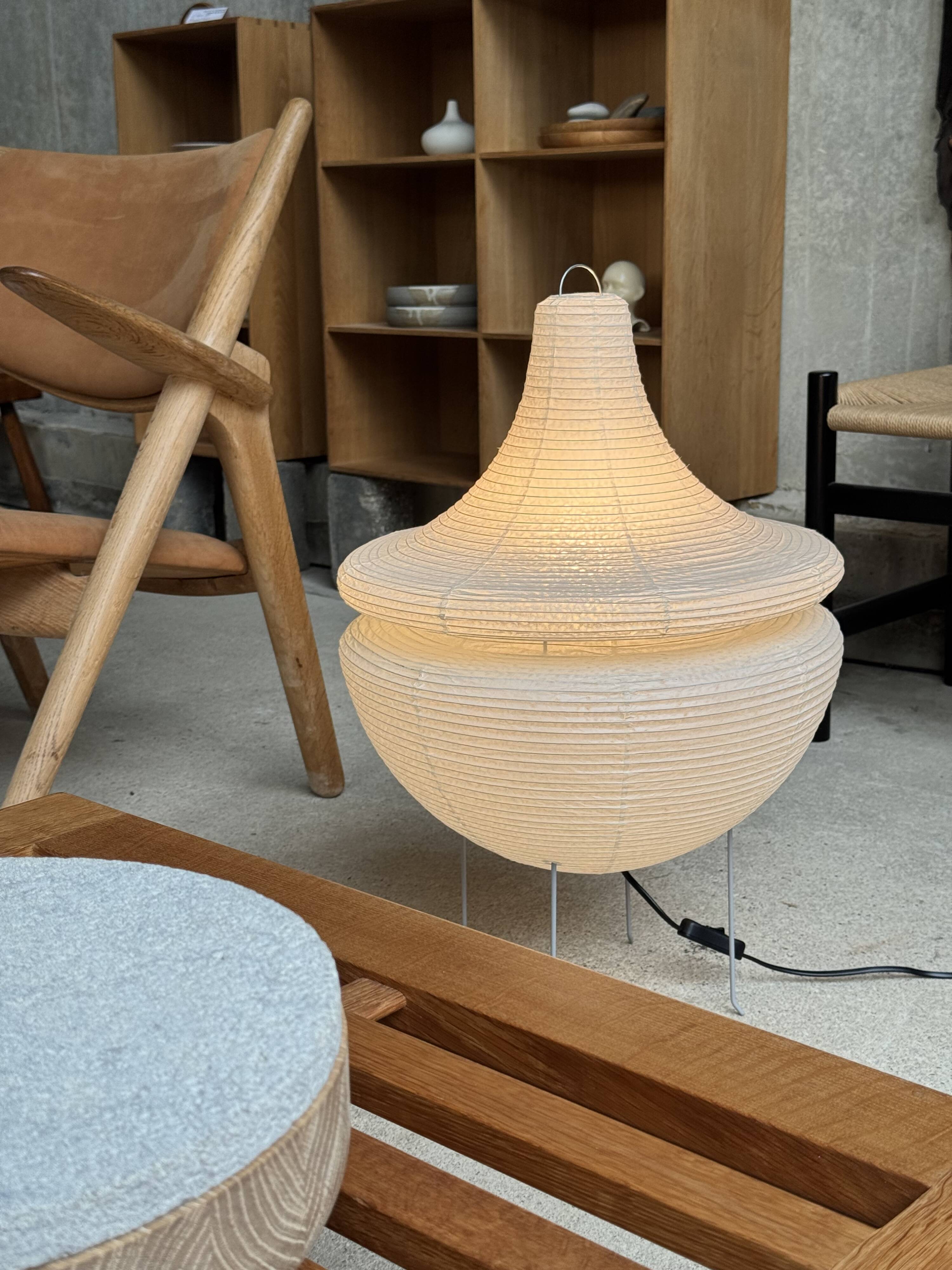 Lampe en papier japonais fait main Hayasi Kogei, Fores