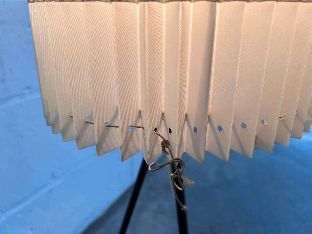 VINTAGE ROCKABILLY TRIPOD FLOOR LAMP / FLOOR LAMP