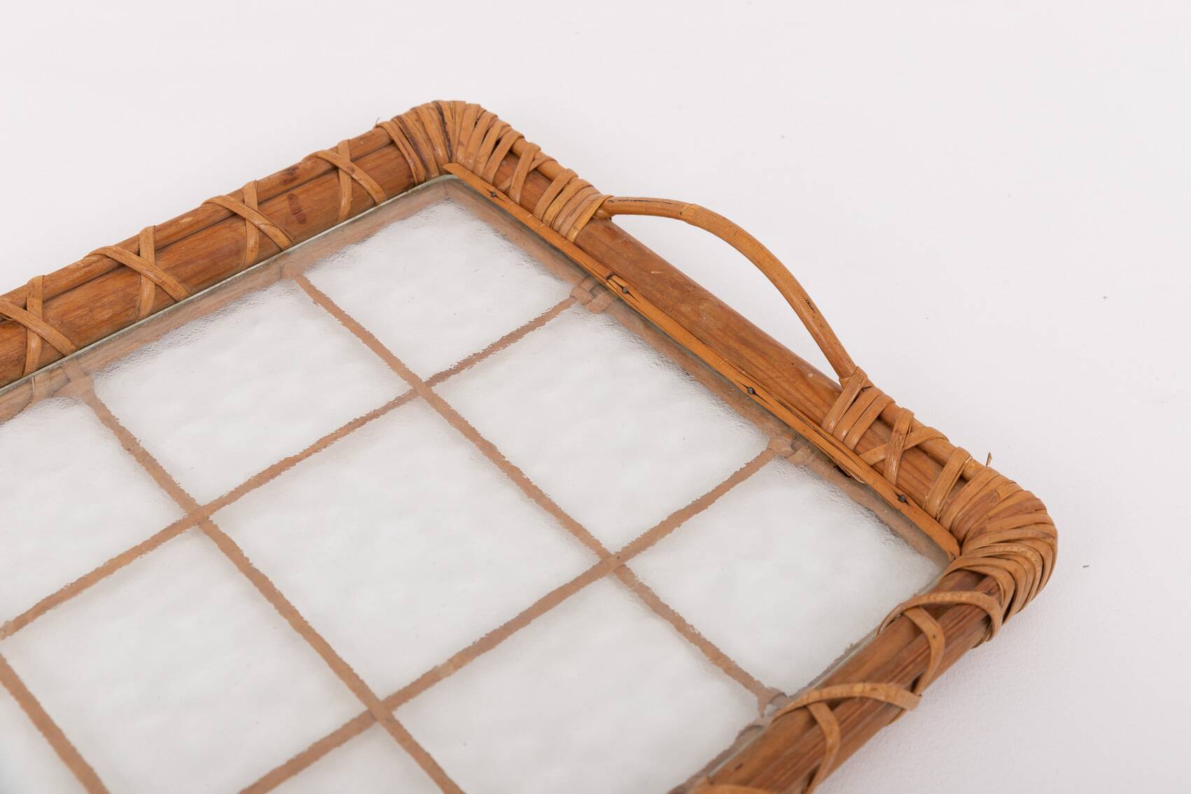 Plateau de service vintage italien en osier et verre, Italie années 1970