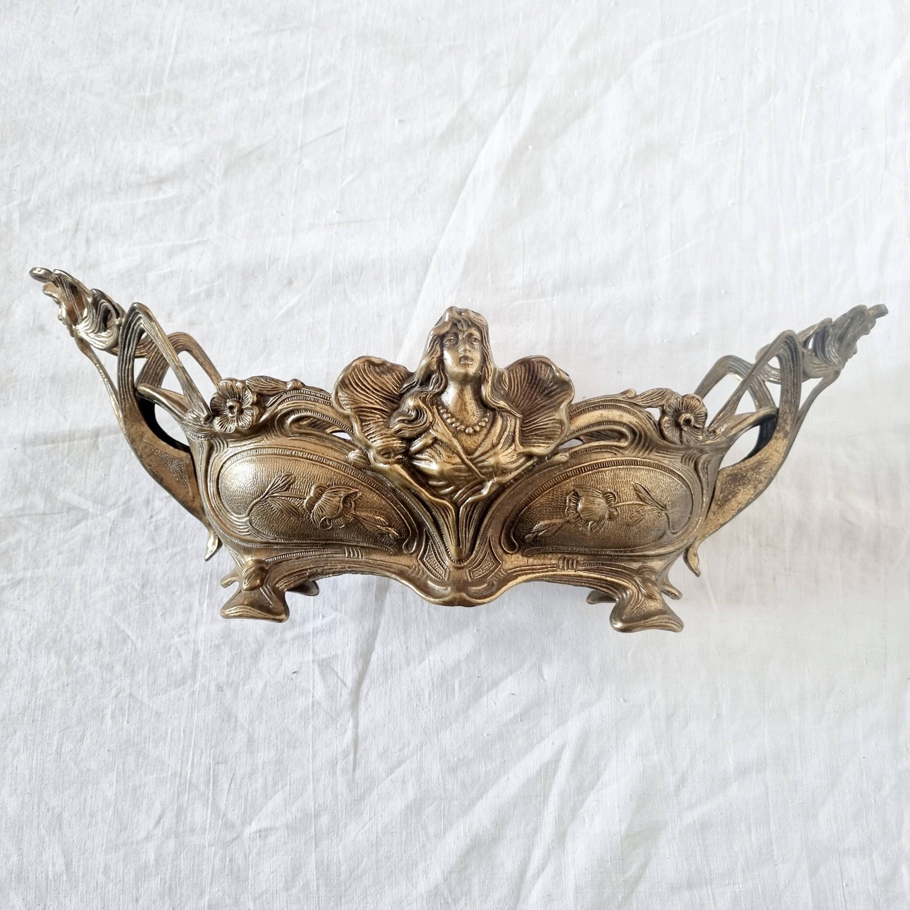French Art Nouveau bronze planter decorated with a female mermaid